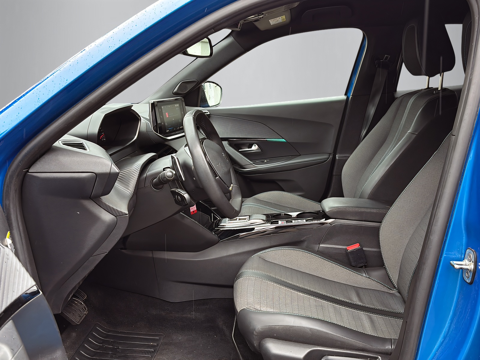 PEUGEOT 2008 1.2 PureTech 130 Allure-image-2