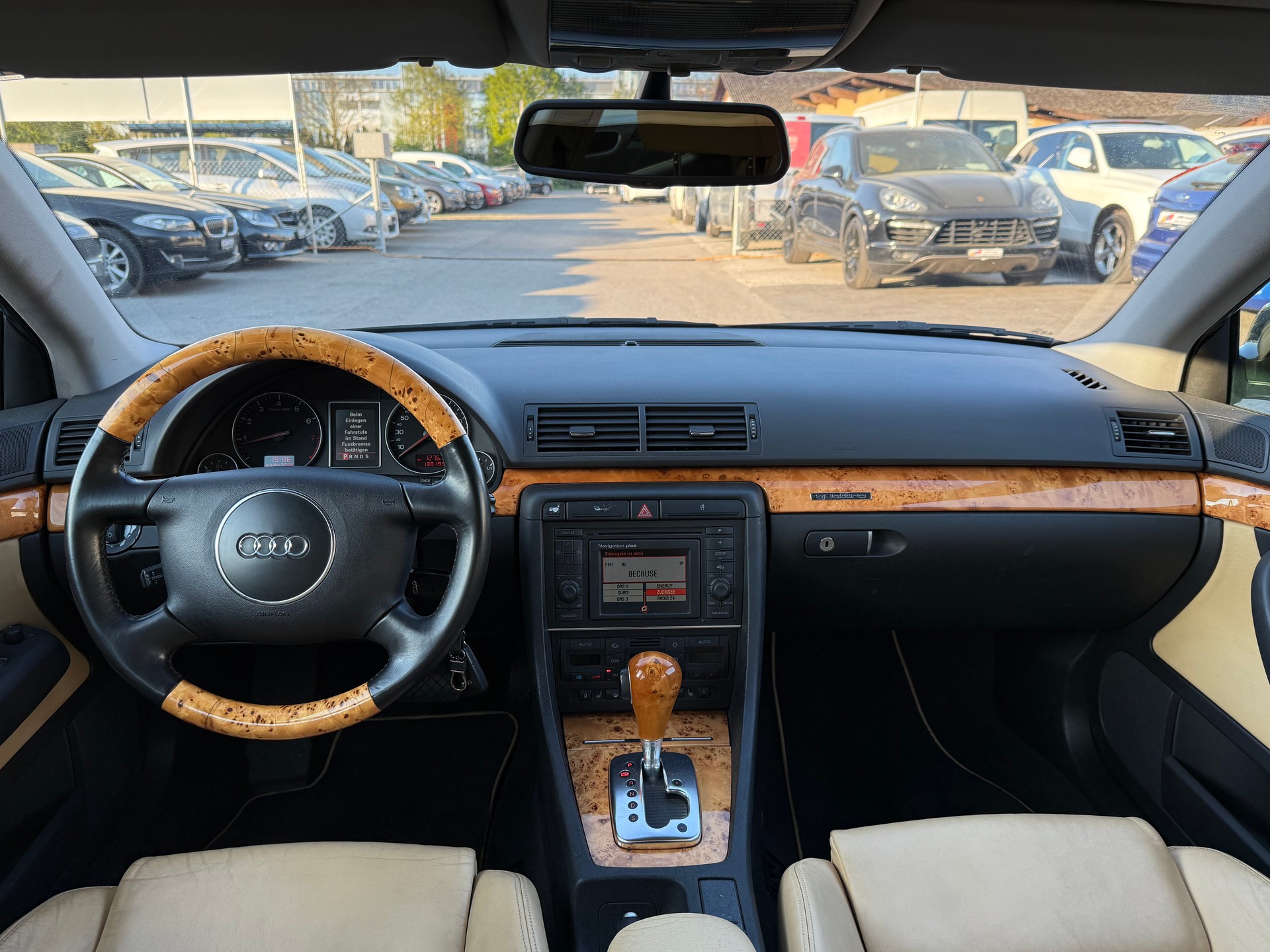 AUDI A4 3.0 V6 quattro "Audi exclusive" Frisch ab MFK / Sonderlackierung / Buffalo Leder / Holz Nussbaum / Schiebedach / Navi / Xenon-image-9