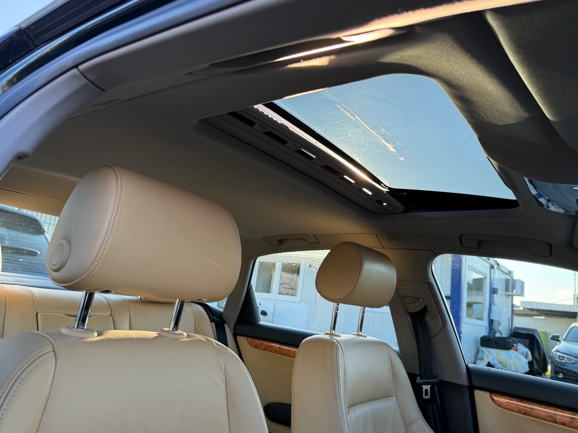 AUDI A4 3.0 V6 quattro "Audi exclusive" Frisch ab MFK / Sonderlackierung / Buffalo Leder / Holz Nussbaum / Schiebedach / Navi / Xenon-image-8