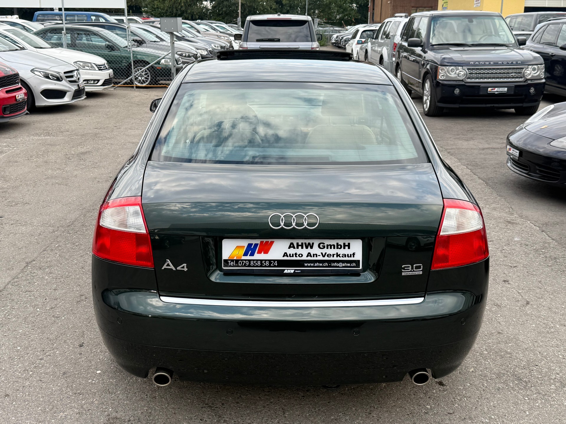 AUDI A4 3.0 V6 quattro "Audi exclusive" Frisch ab MFK / Sonderlackierung / Buffalo Leder / Holz Nussbaum / Schiebedach / Navi / Xenon-image-4