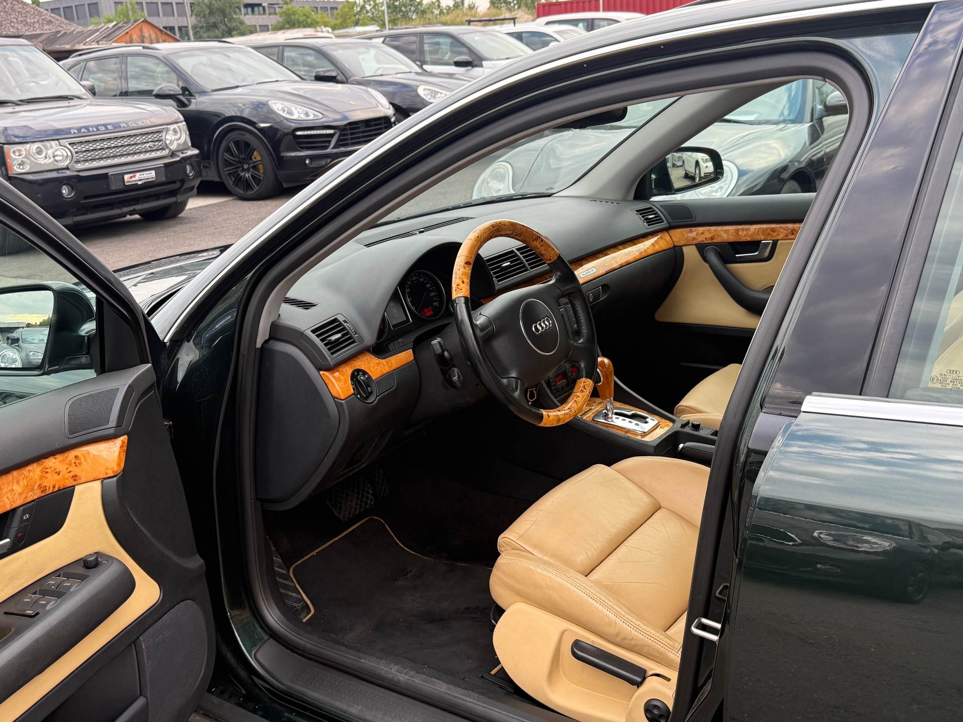 AUDI A4 3.0 V6 quattro "Audi exclusive" Frisch ab MFK / Sonderlackierung / Buffalo Leder / Holz Nussbaum / Schiebedach / Navi / Xenon-image-10