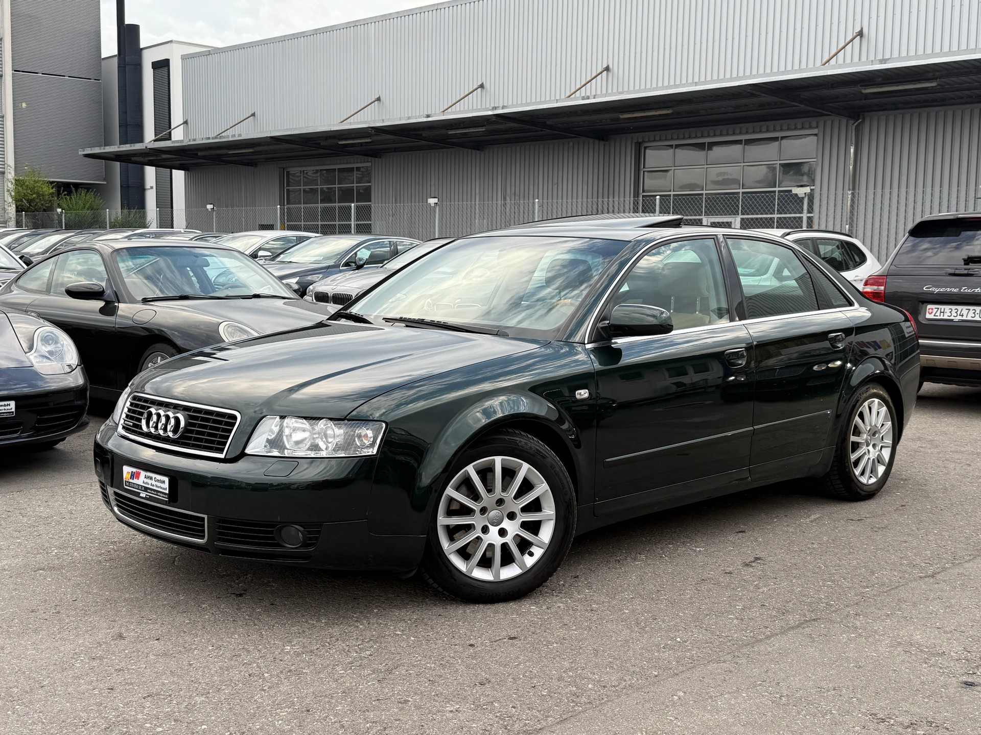AUDI A4 3.0 V6 quattro "Audi exclusive" Frisch ab MFK / Sonderlackierung / Buffalo Leder / Holz Nussbaum / Schiebedach / Navi / Xenon-image-0