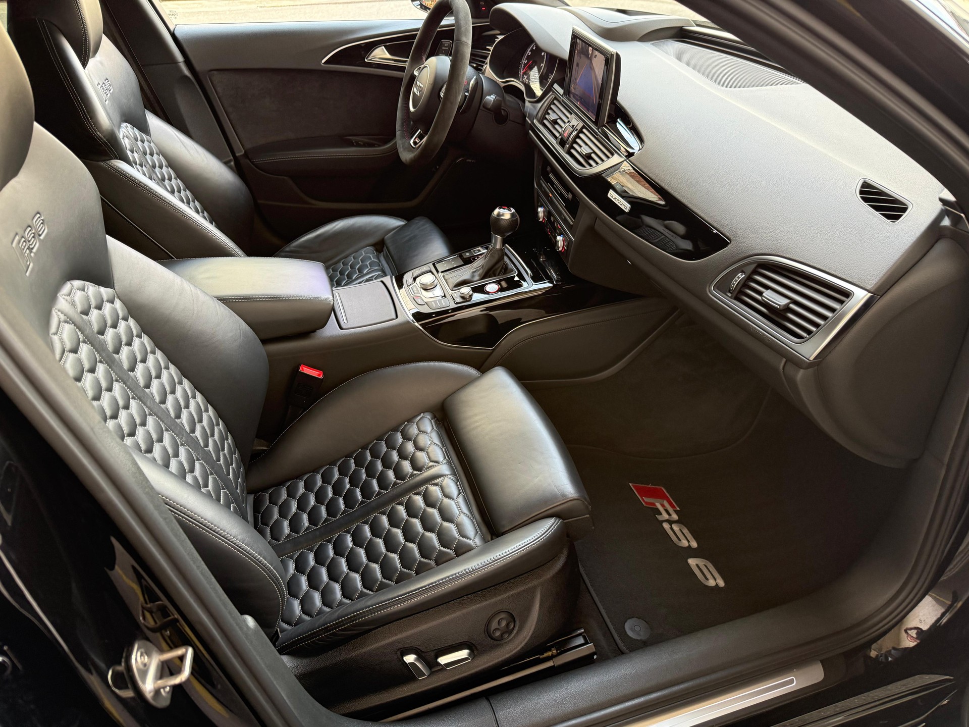 AUDI RS6 Avant 4.0 TFSI V8 quattro Tiptronic-image-9