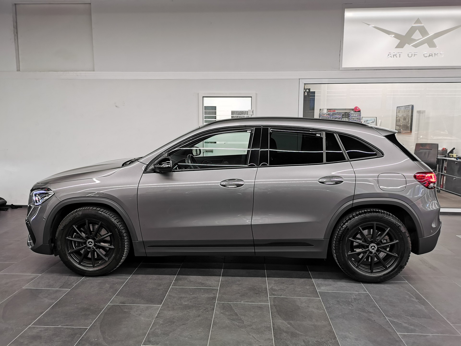 MERCEDES-BENZ GLA 250 4Matic AMG Line OHNE HYBRID! 1. HD,, CH, NEU, 8-FACH, PERFEKT UND VOLL, HEAD-UP, PANO, DISTRONIC, 360° KAMERA, LEDER!-image-3