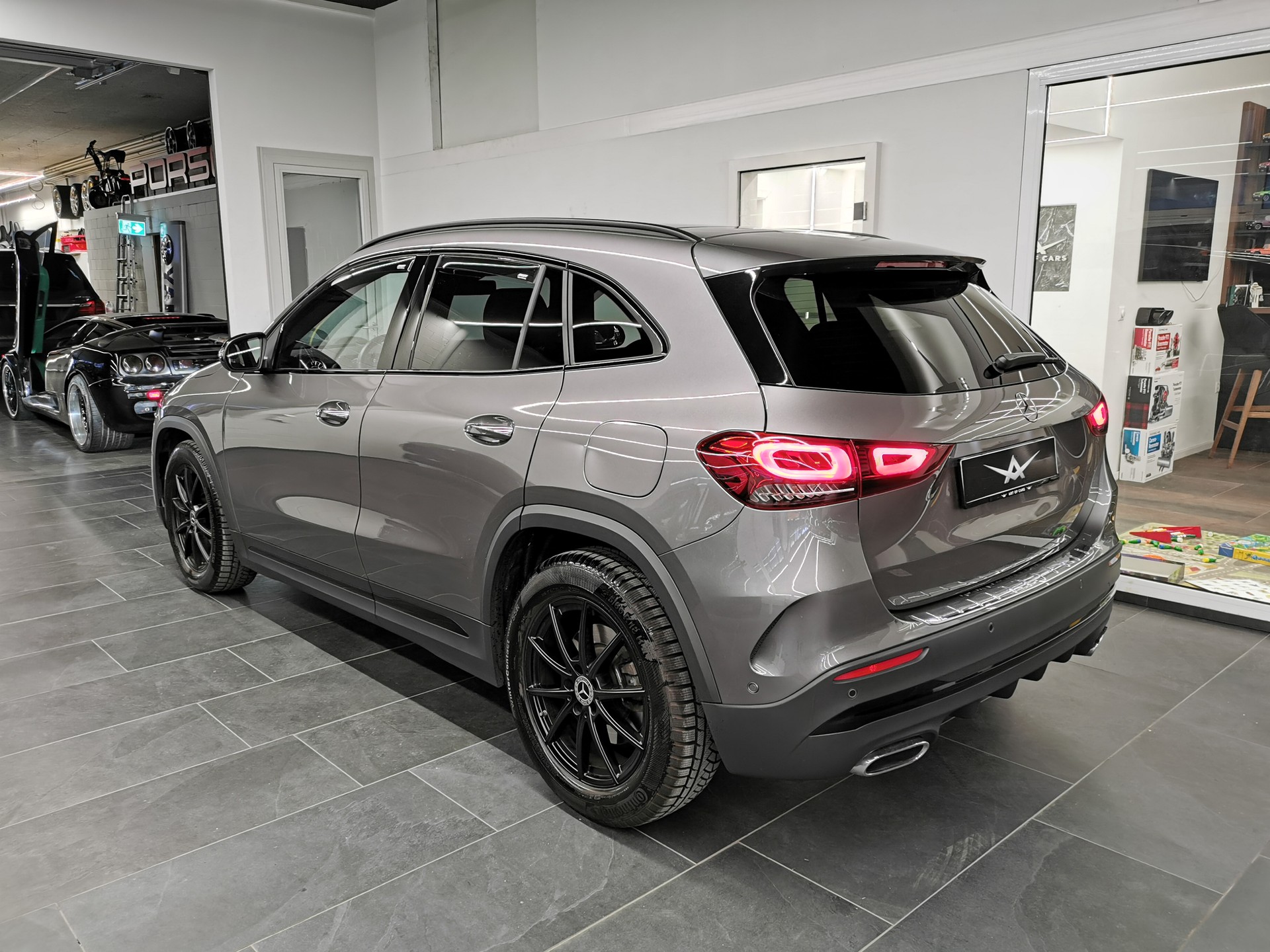 MERCEDES-BENZ GLA 250 4Matic AMG Line OHNE HYBRID! 1. HD,, CH, NEU, 8-FACH, PERFEKT UND VOLL, HEAD-UP, PANO, DISTRONIC, 360° KAMERA, LEDER!-image-4