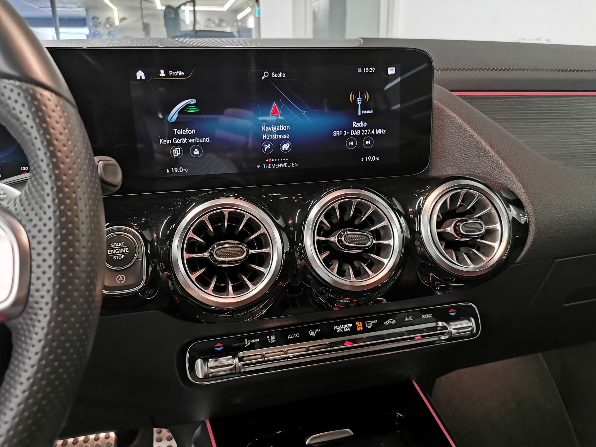 MERCEDES-BENZ GLA 250 4Matic AMG Line OHNE HYBRID! 1. HD,, CH, NEU, 8-FACH, PERFEKT UND VOLL, HEAD-UP, PANO, DISTRONIC, 360° KAMERA, LEDER!-image-9