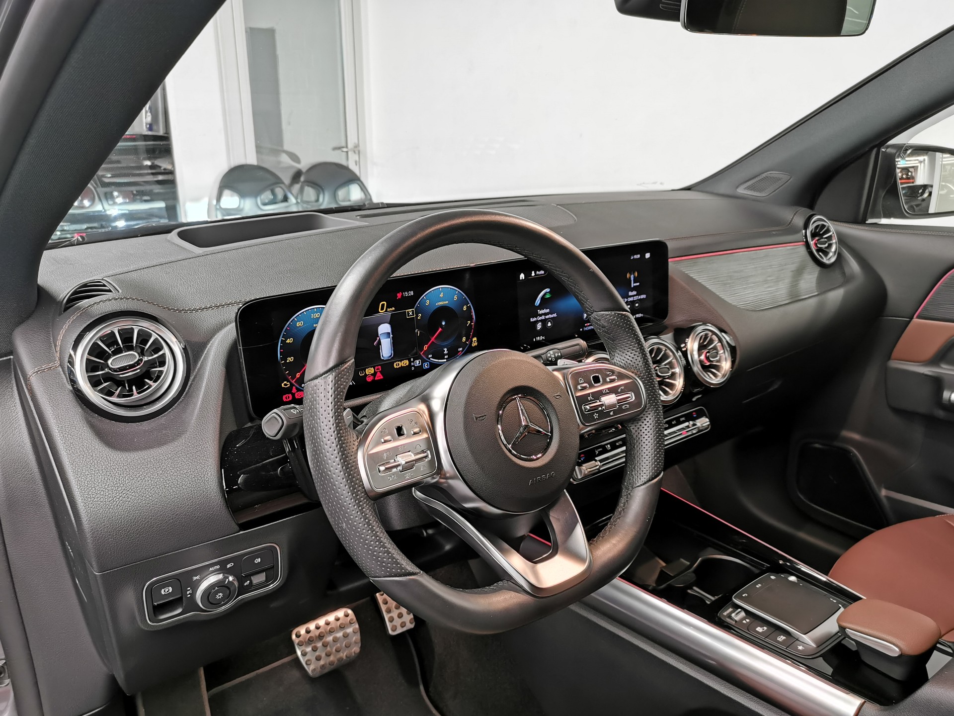 MERCEDES-BENZ GLA 250 4Matic AMG Line OHNE HYBRID! 1. HD,, CH, NEU, 8-FACH, PERFEKT UND VOLL, HEAD-UP, PANO, DISTRONIC, 360° KAMERA, LEDER!-image-7