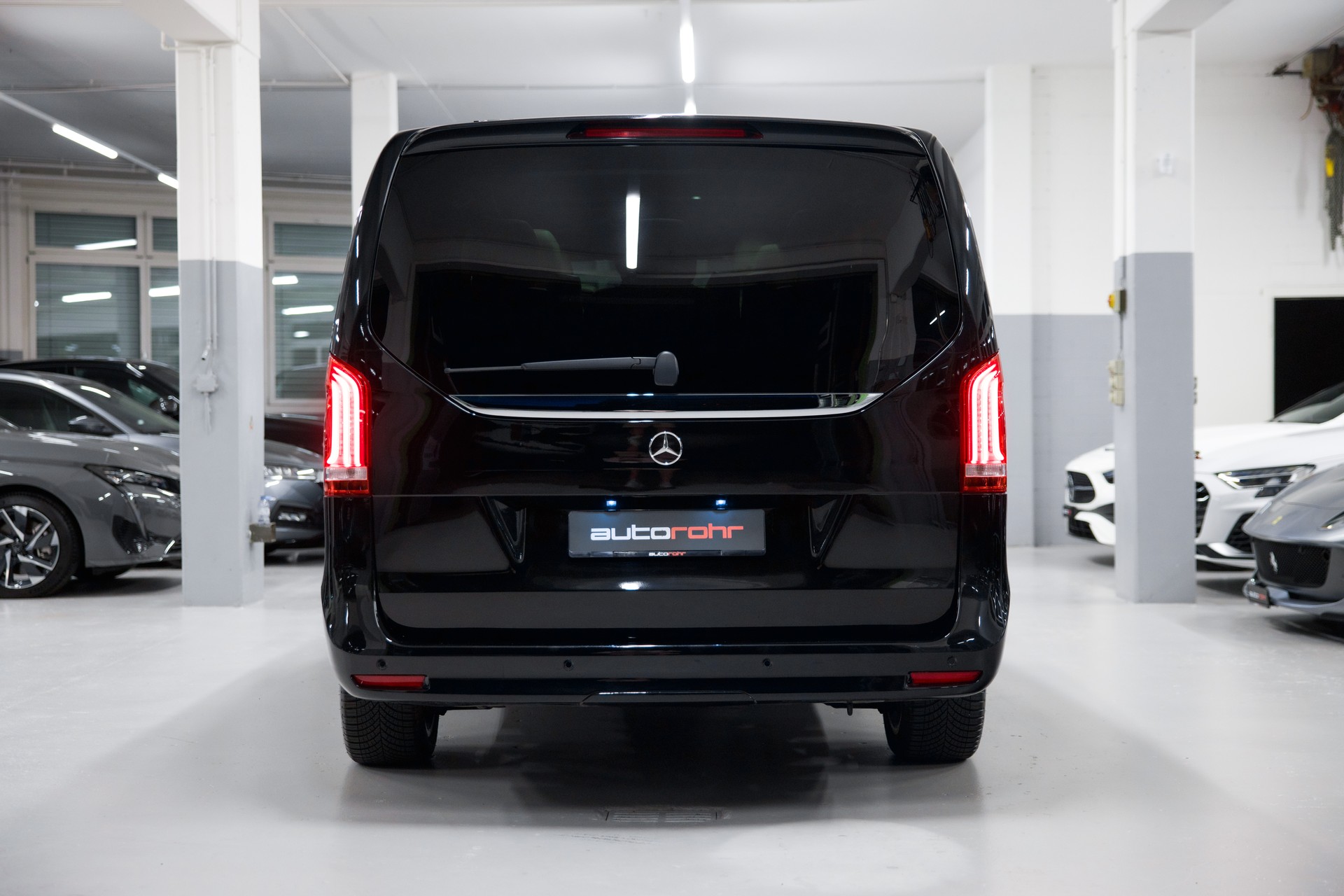 MERCEDES-BENZ V 300 d lang AMG Line Avantgarde 4Matic 9G-Tronic-image-5