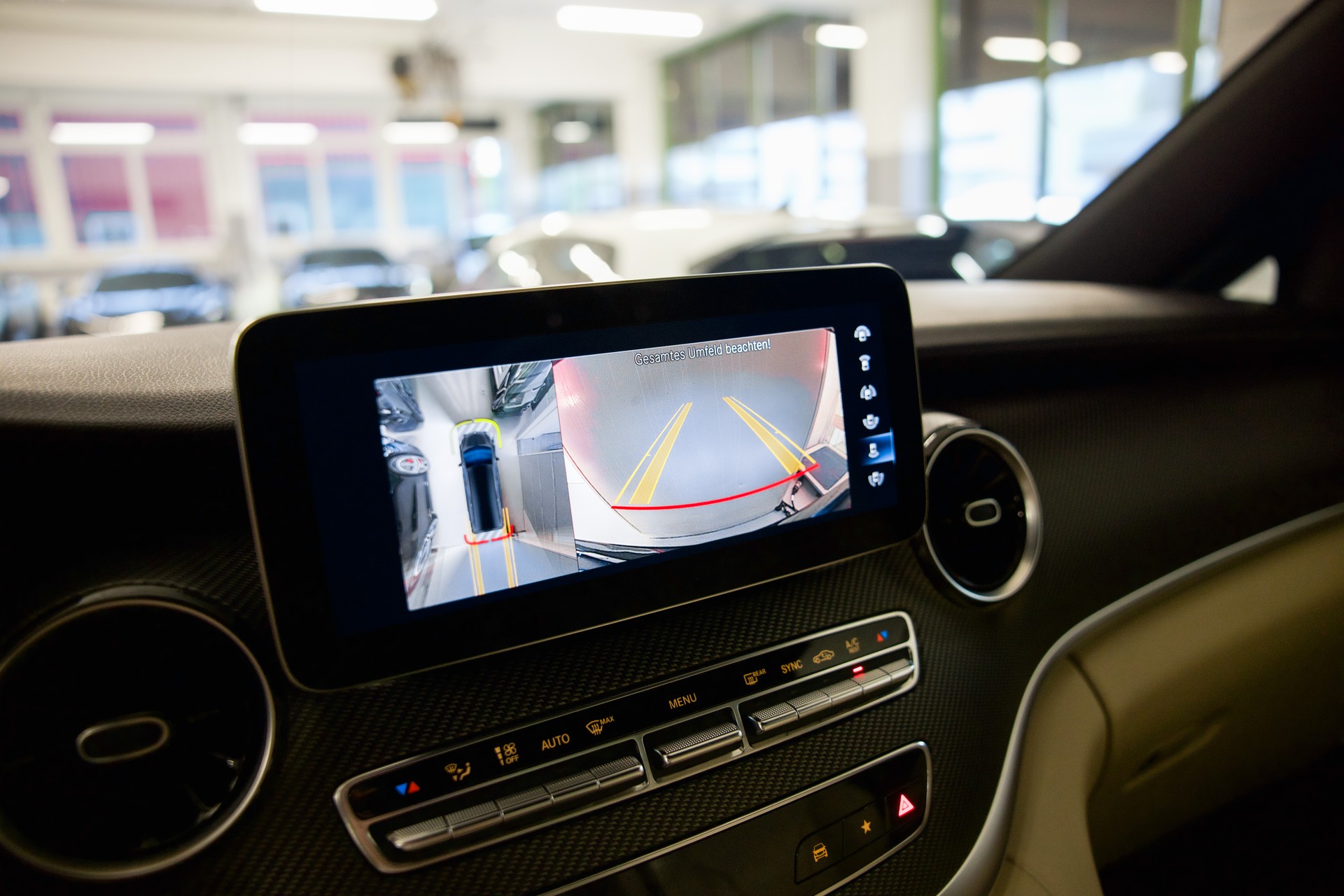 MERCEDES-BENZ V 300 d lang AMG Line Avantgarde 4Matic 9G-Tronic-image-30