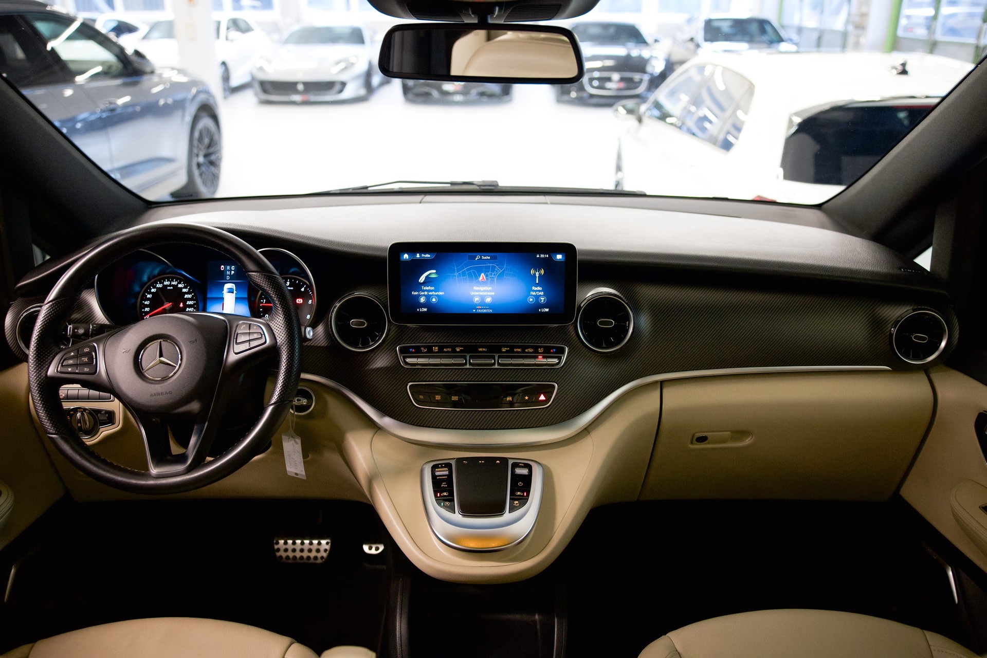 MERCEDES-BENZ V 300 d lang AMG Line Avantgarde 4Matic 9G-Tronic-image-16