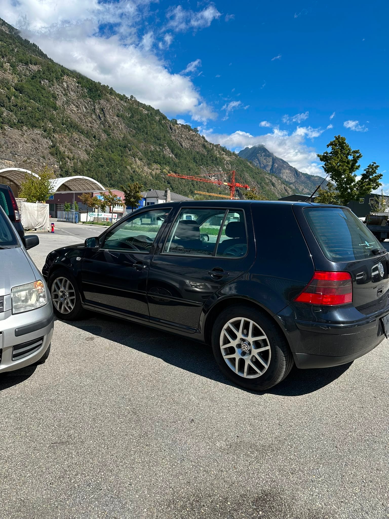 VW Golf 1.9TDI PD Highline 4Motion-image-1