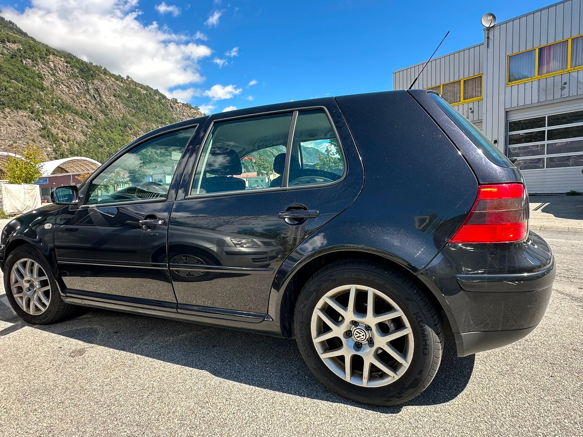 VW Golf 1.9TDI PD Highline 4Motion-image-2