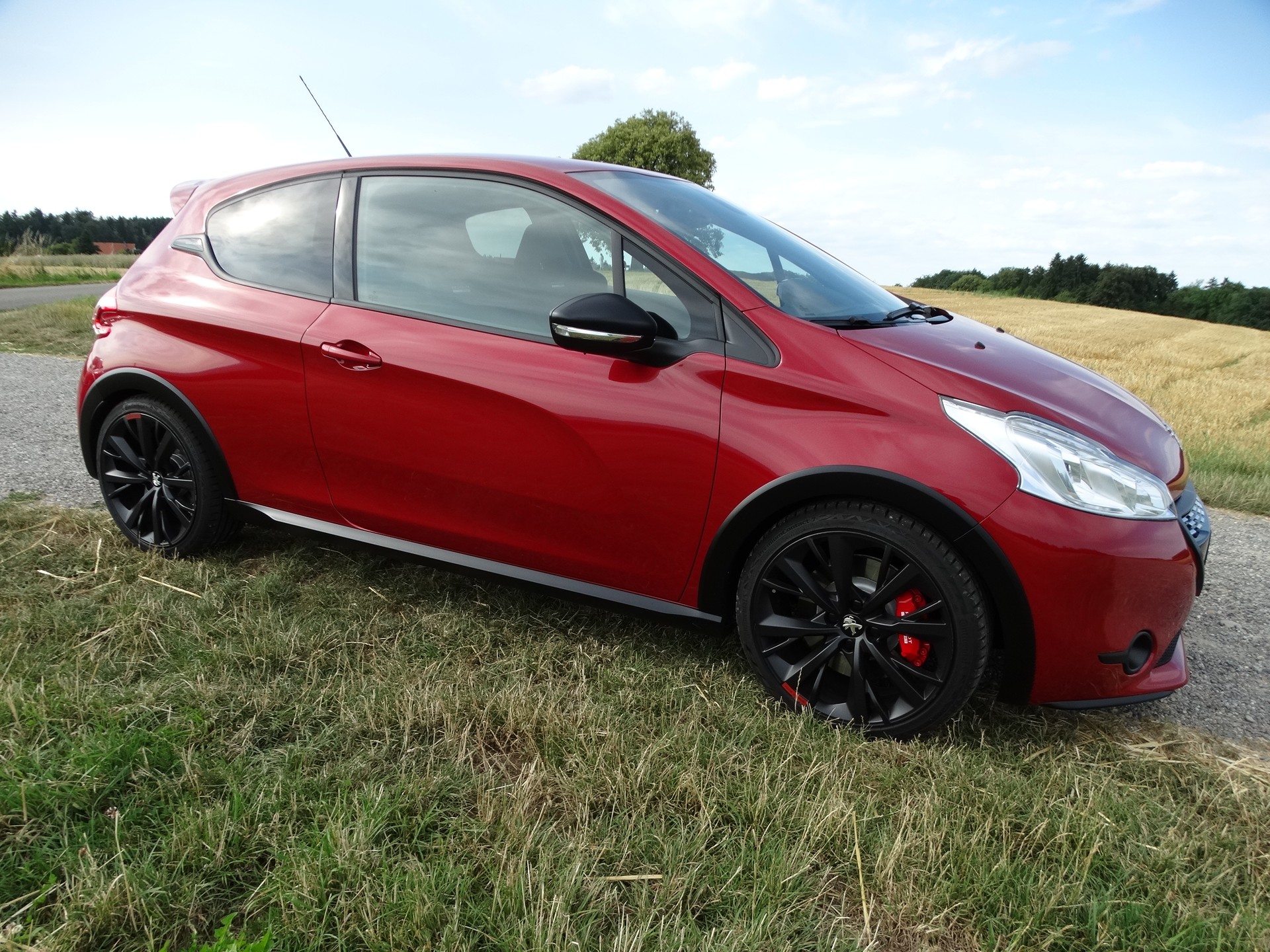 PEUGEOT 208 1.6 Turbo GTi 30th-image-2