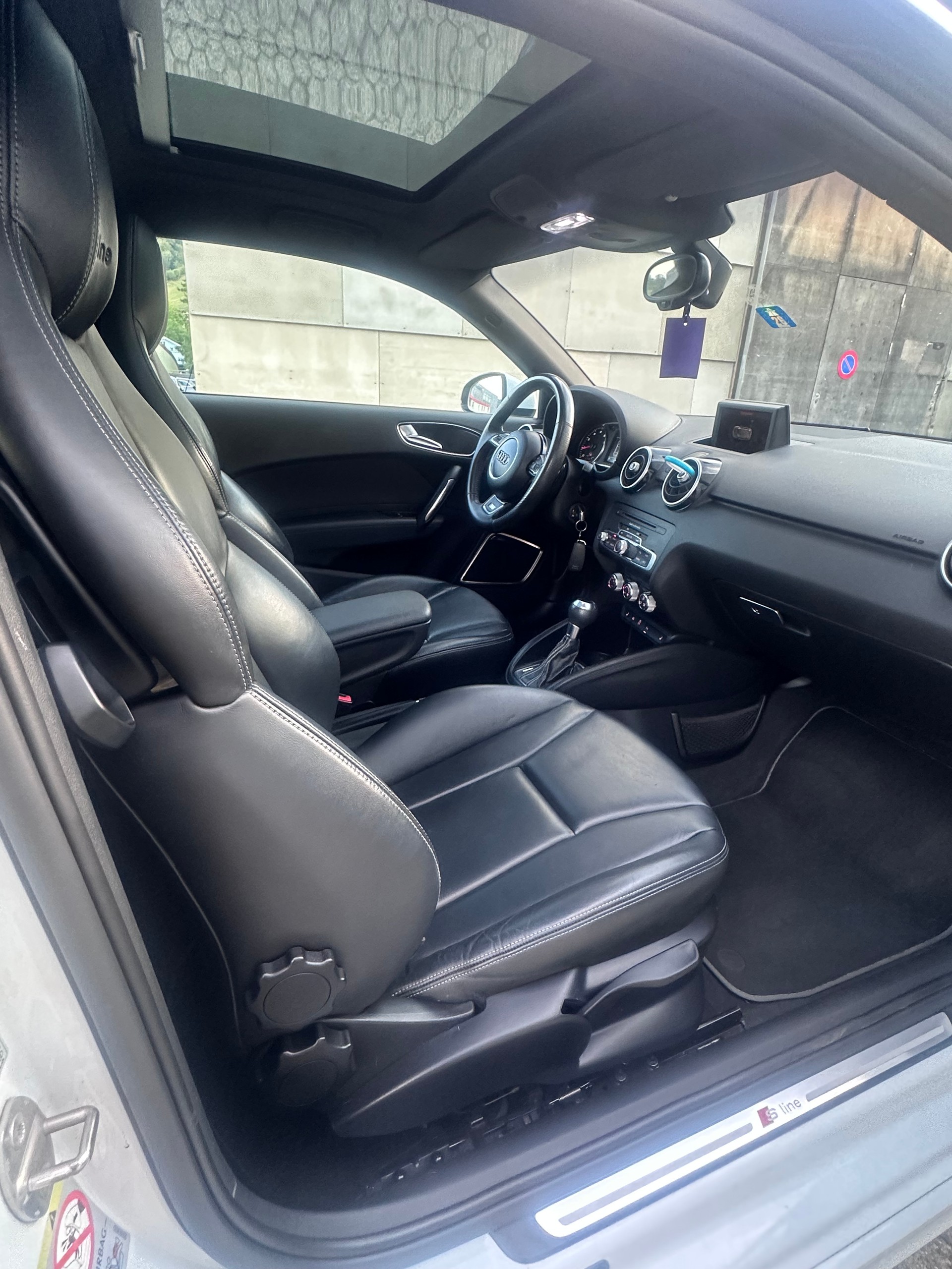 AUDI A1 Sport 1.4 TFSI Ambition S-tronic Automat, Panoramadach, Ledersitze, ab MFK-image-9