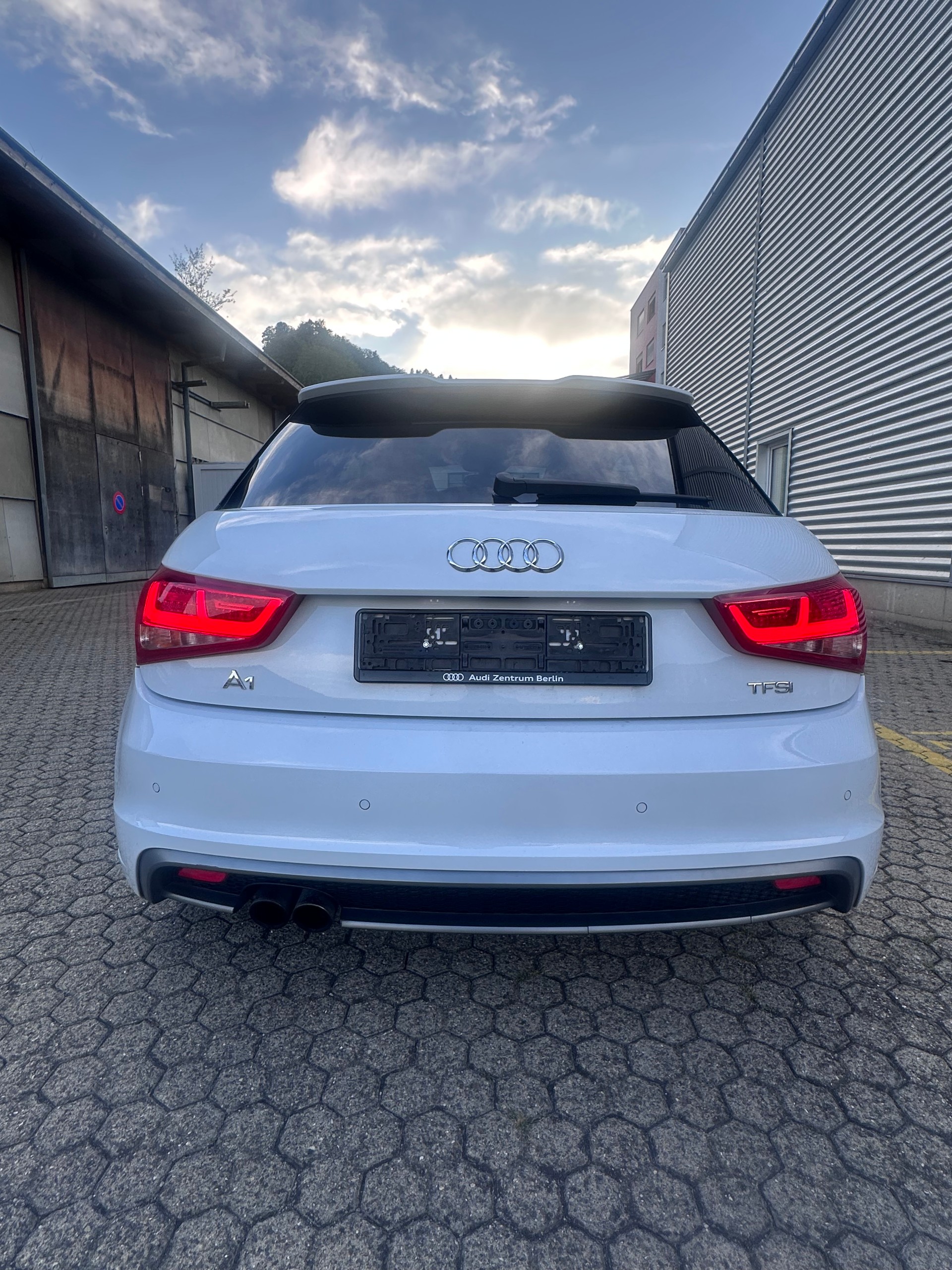 AUDI A1 Sport 1.4 TFSI Ambition S-tronic Automat, Panoramadach, Ledersitze, ab MFK-image-5