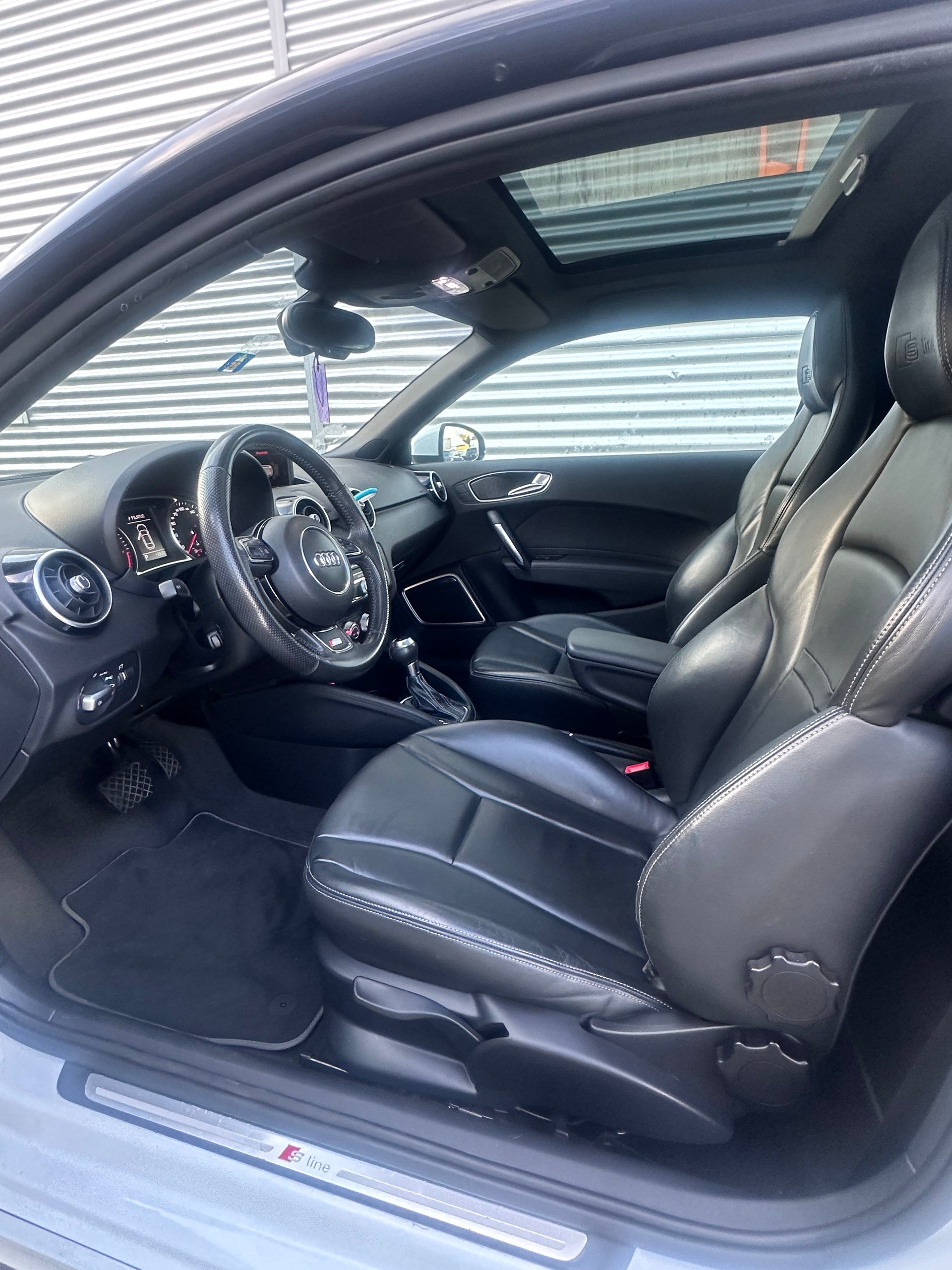 AUDI A1 Sport 1.4 TFSI Ambition S-tronic Automat, Panoramadach, Ledersitze, ab MFK-image-8