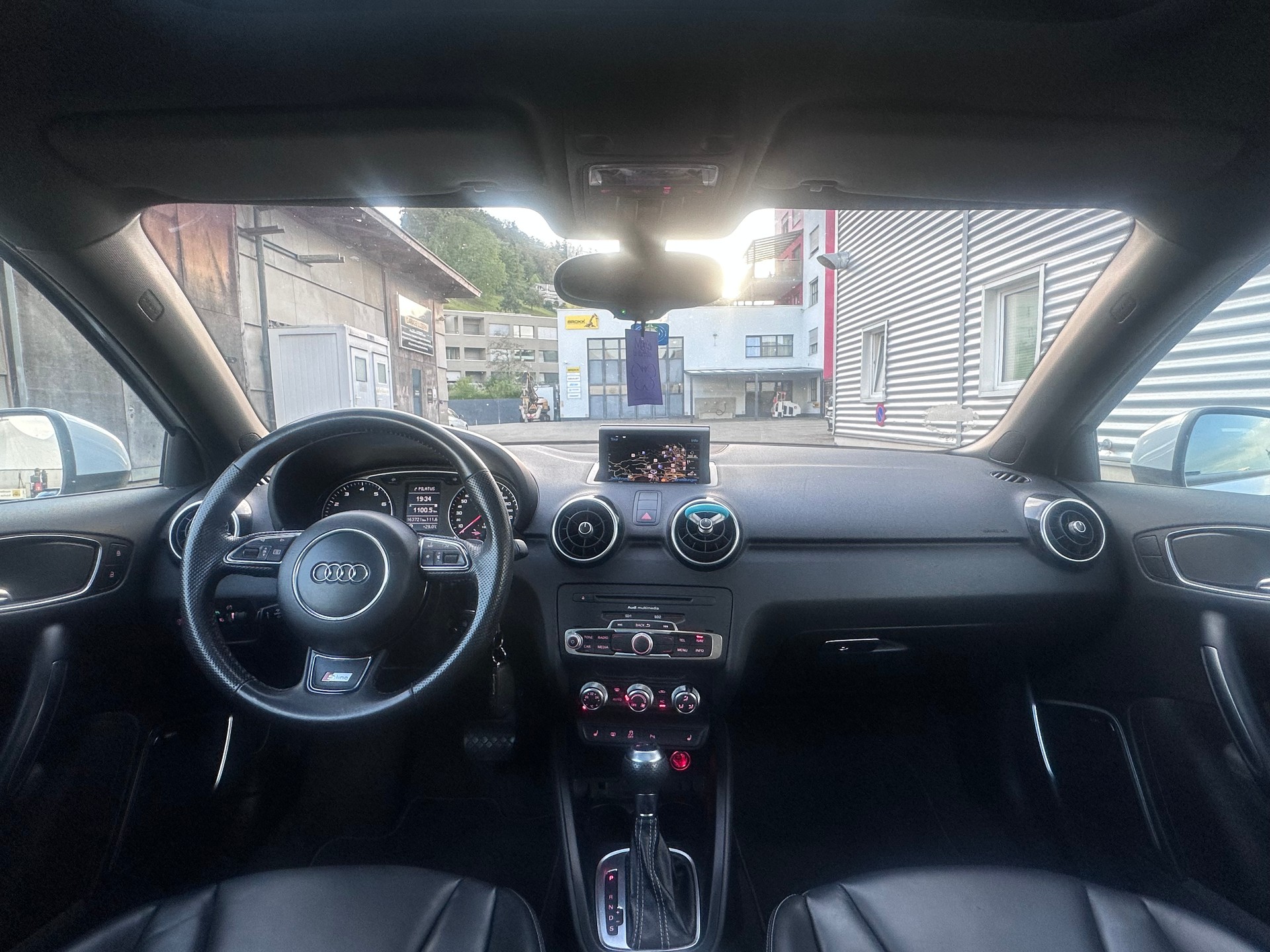 AUDI A1 Sport 1.4 TFSI Ambition S-tronic Automat, Panoramadach, Ledersitze, ab MFK-image-12