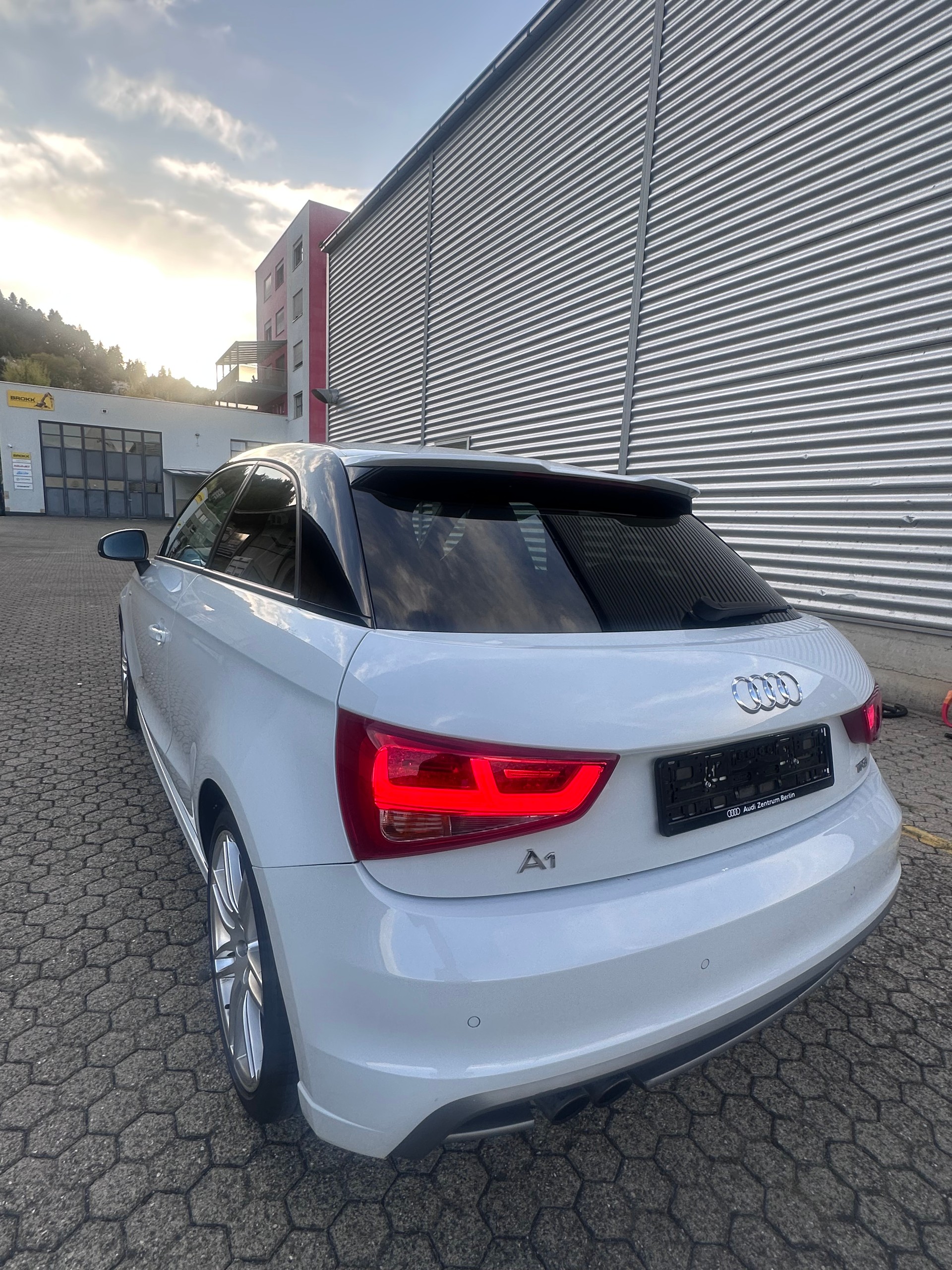 AUDI A1 Sport 1.4 TFSI Ambition S-tronic Automat, Panoramadach, Ledersitze, ab MFK-image-6