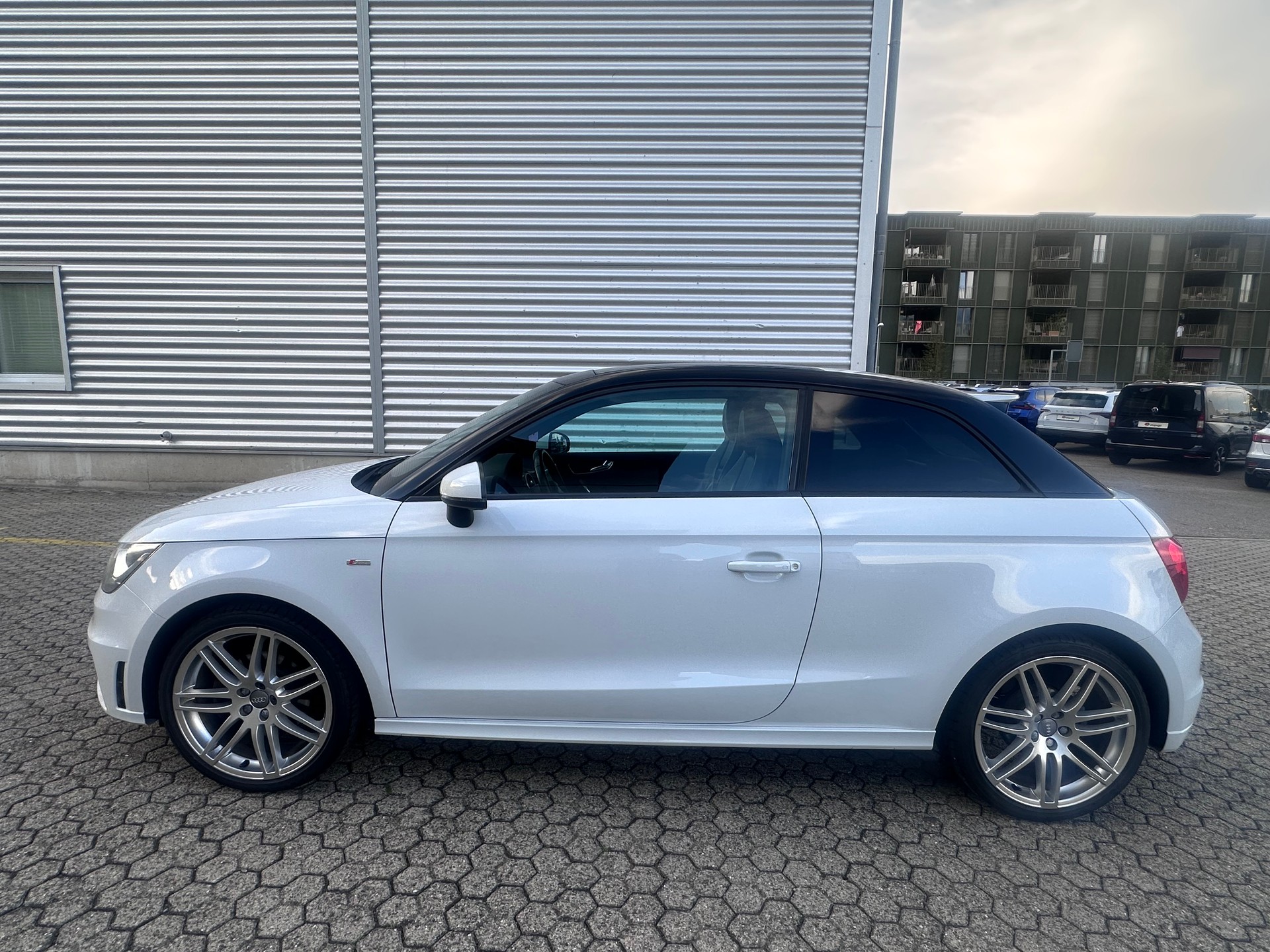 AUDI A1 Sport 1.4 TFSI Ambition S-tronic Automat, Panoramadach, Ledersitze, ab MFK-image-3