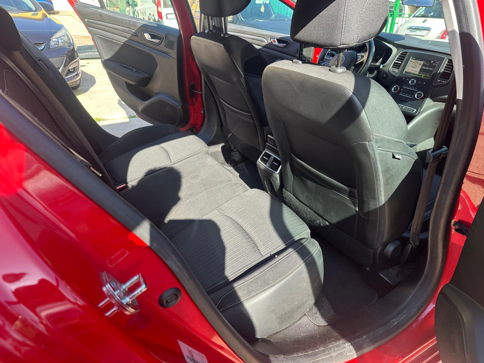 RENAULT MEGANE-image-15