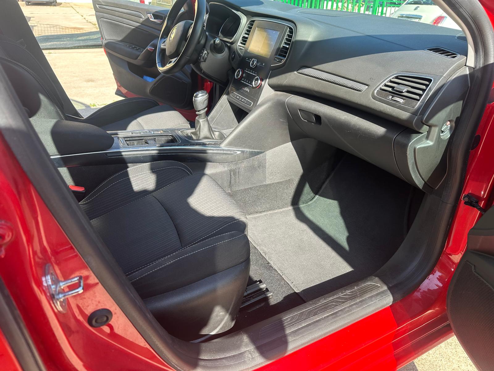 RENAULT MEGANE-image-7