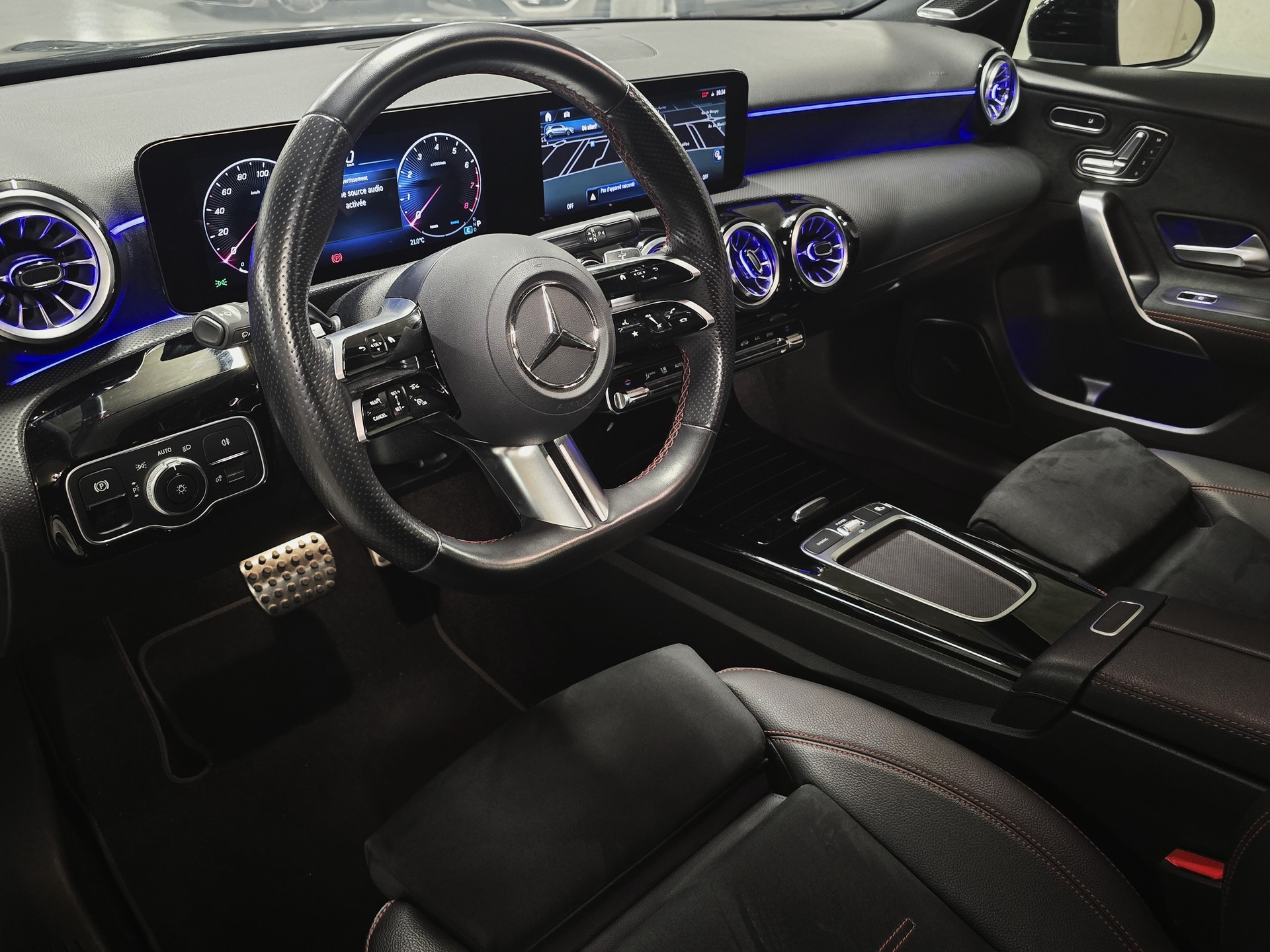 MERCEDES-BENZ A 220 AMG LINE 4Matic 8G-DCT-image-9