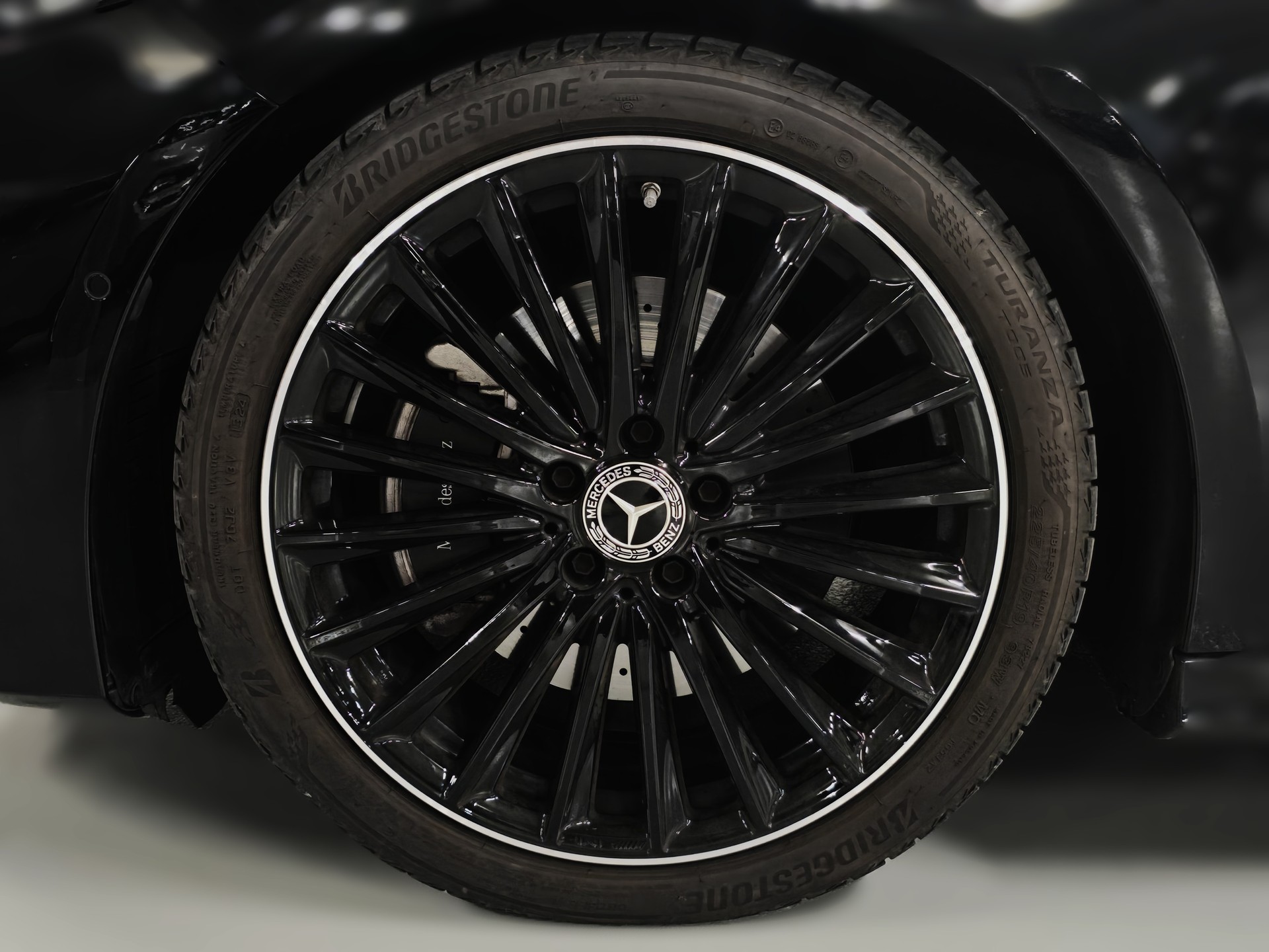 MERCEDES-BENZ A 220 AMG LINE 4Matic 8G-DCT-image-7