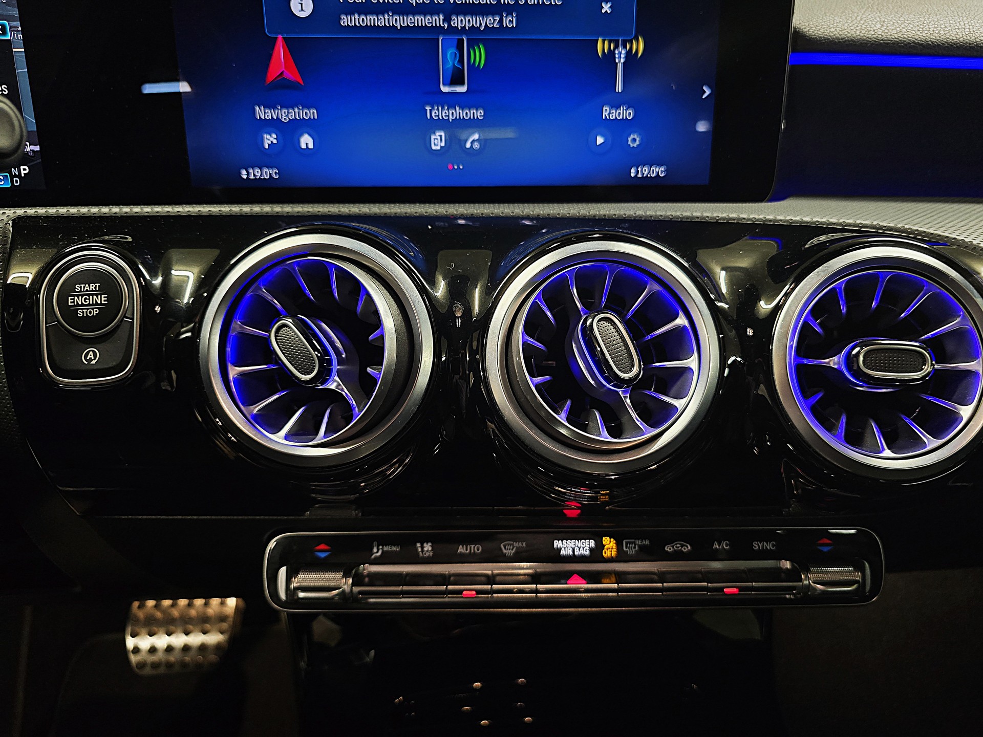 MERCEDES-BENZ A 220 AMG LINE 4Matic 8G-DCT-image-21