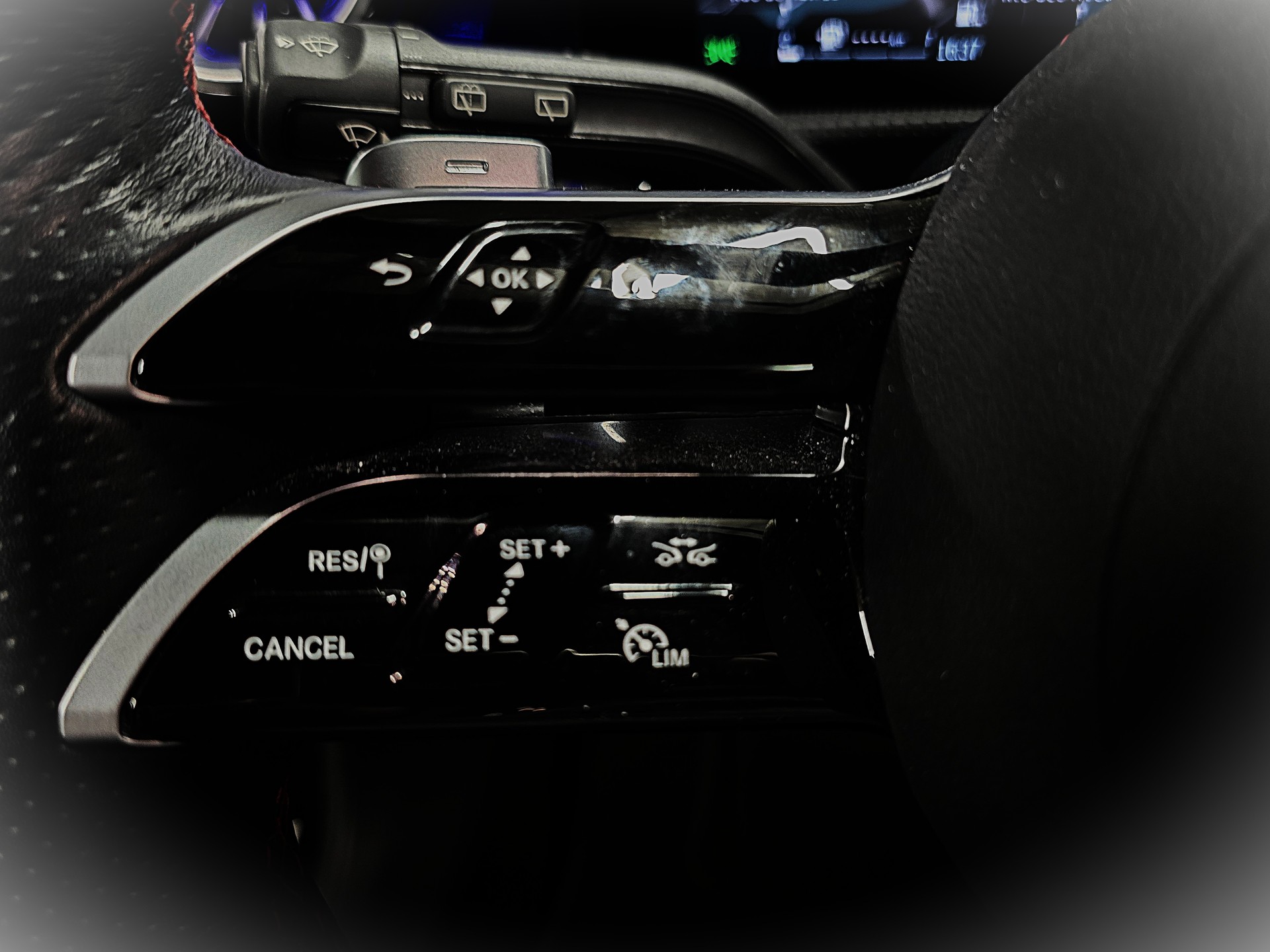 MERCEDES-BENZ A 220 AMG LINE 4Matic 8G-DCT-image-25