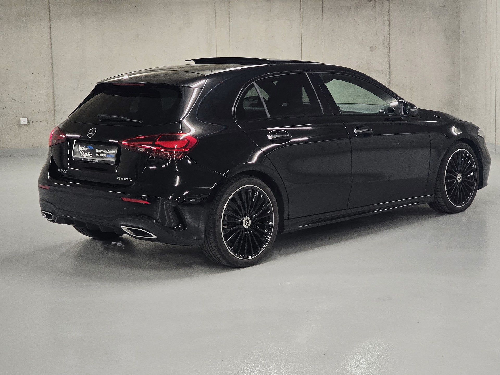 MERCEDES-BENZ A 220 AMG LINE 4Matic 8G-DCT-showroom-element-2