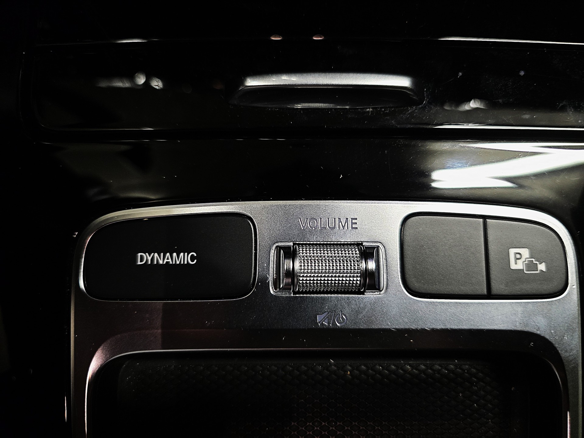 MERCEDES-BENZ A 220 AMG LINE 4Matic 8G-DCT-image-22