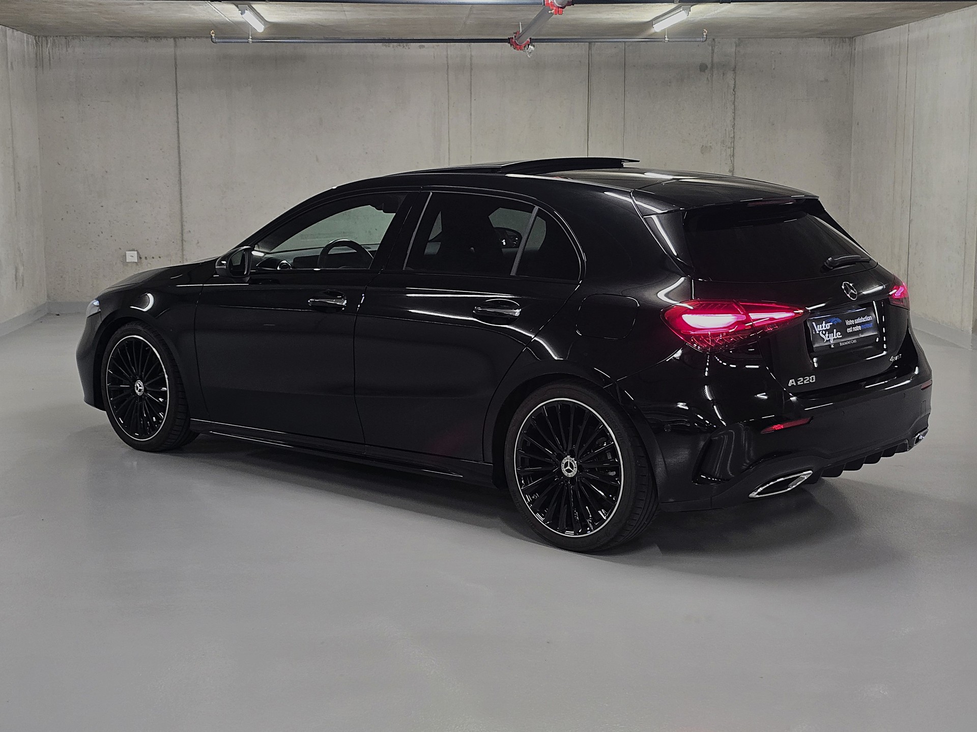MERCEDES-BENZ A 220 AMG LINE 4Matic 8G-DCT-showroom-element-3