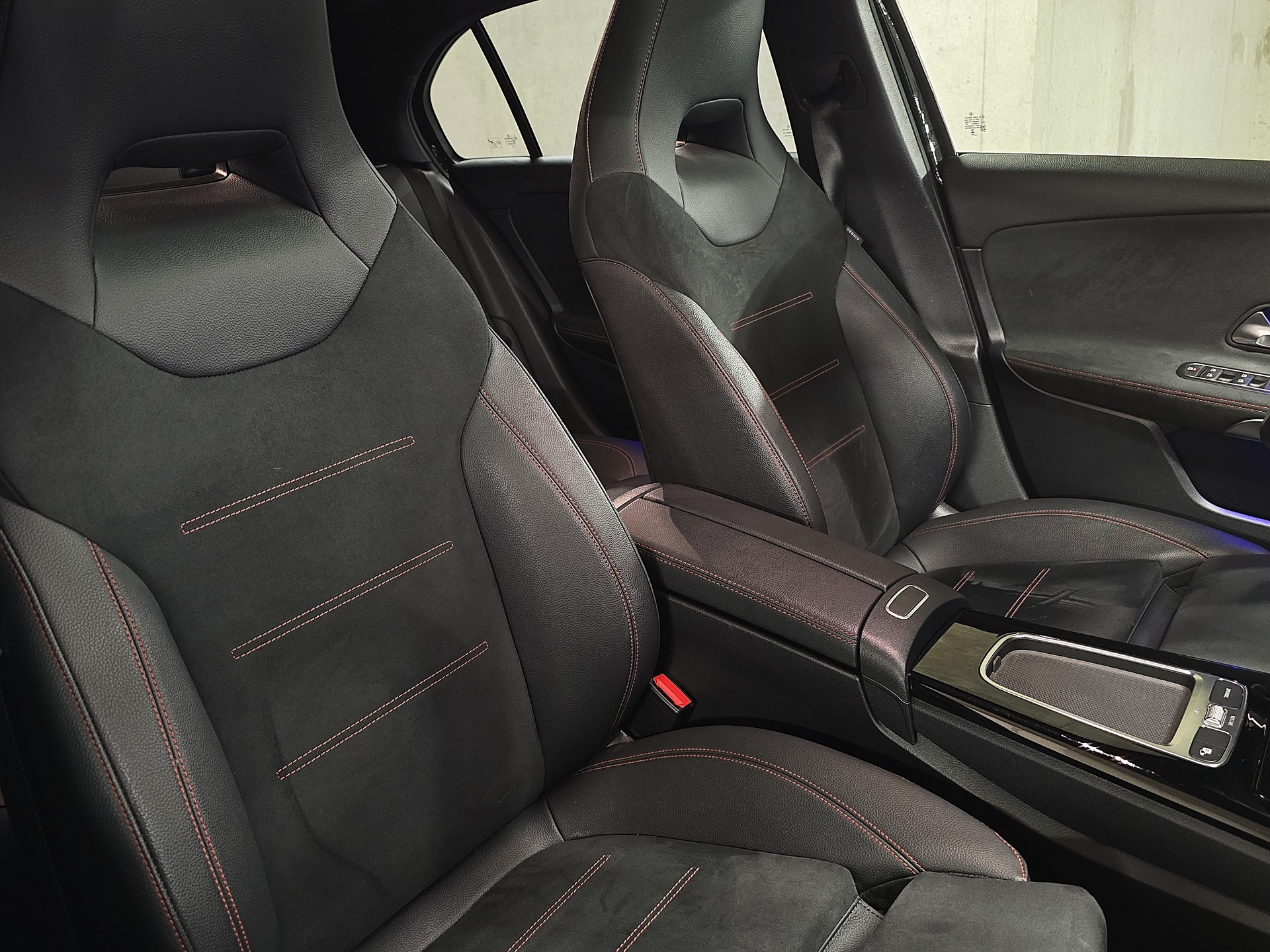 MERCEDES-BENZ A 220 AMG LINE 4Matic 8G-DCT-image-15