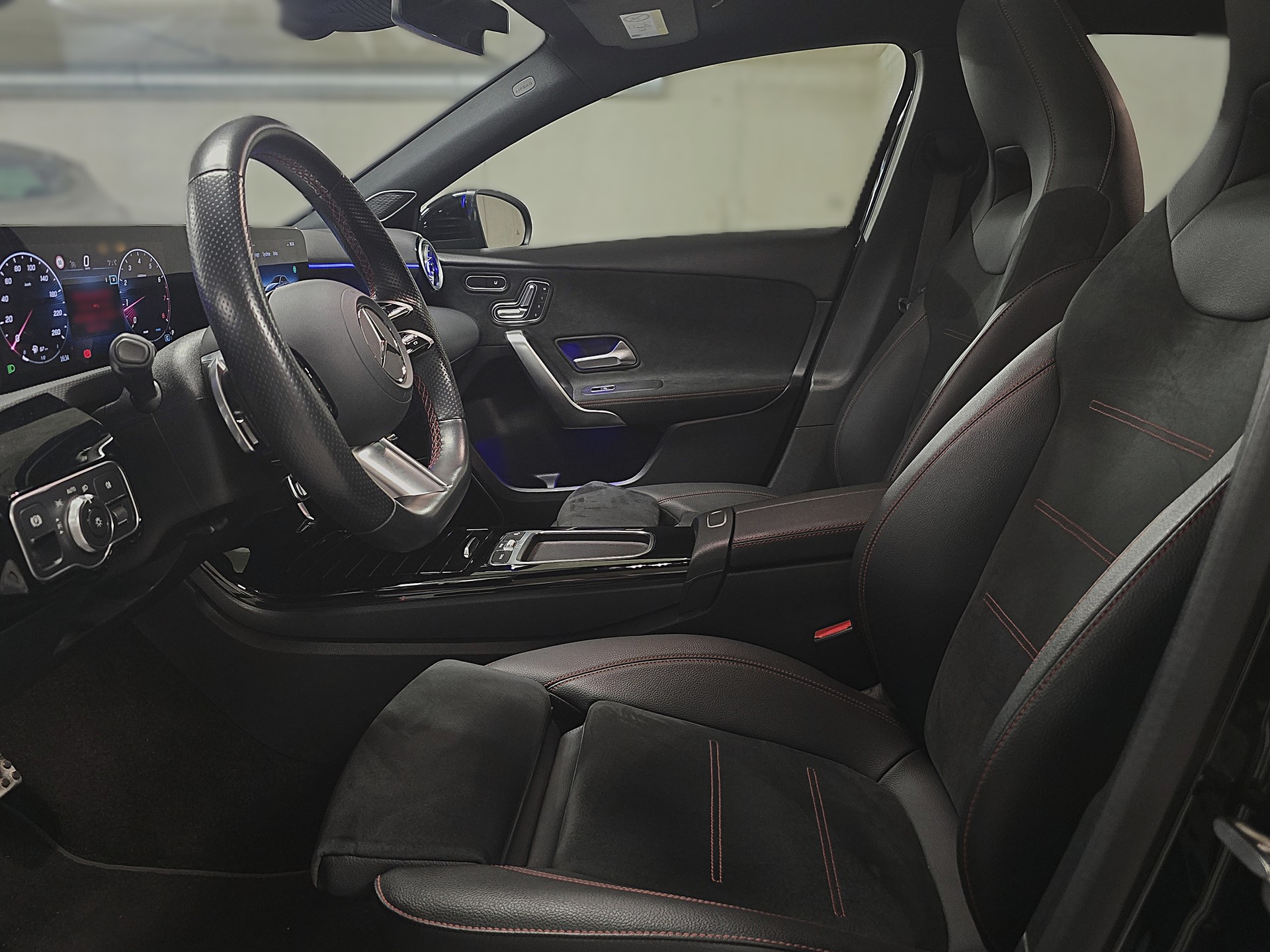 MERCEDES-BENZ A 220 AMG LINE 4Matic 8G-DCT-image-8