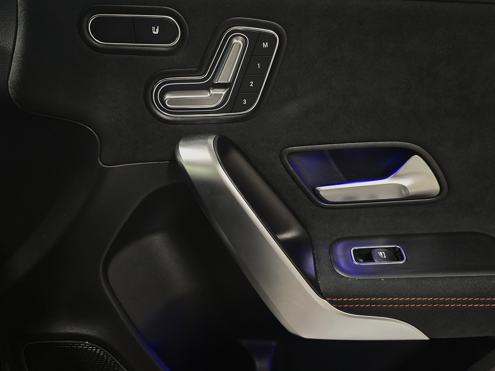 MERCEDES-BENZ A 220 AMG LINE 4Matic 8G-DCT-image-19