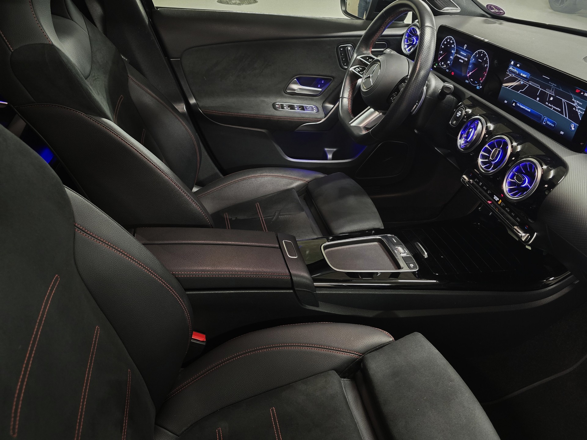 MERCEDES-BENZ A 220 AMG LINE 4Matic 8G-DCT-image-12