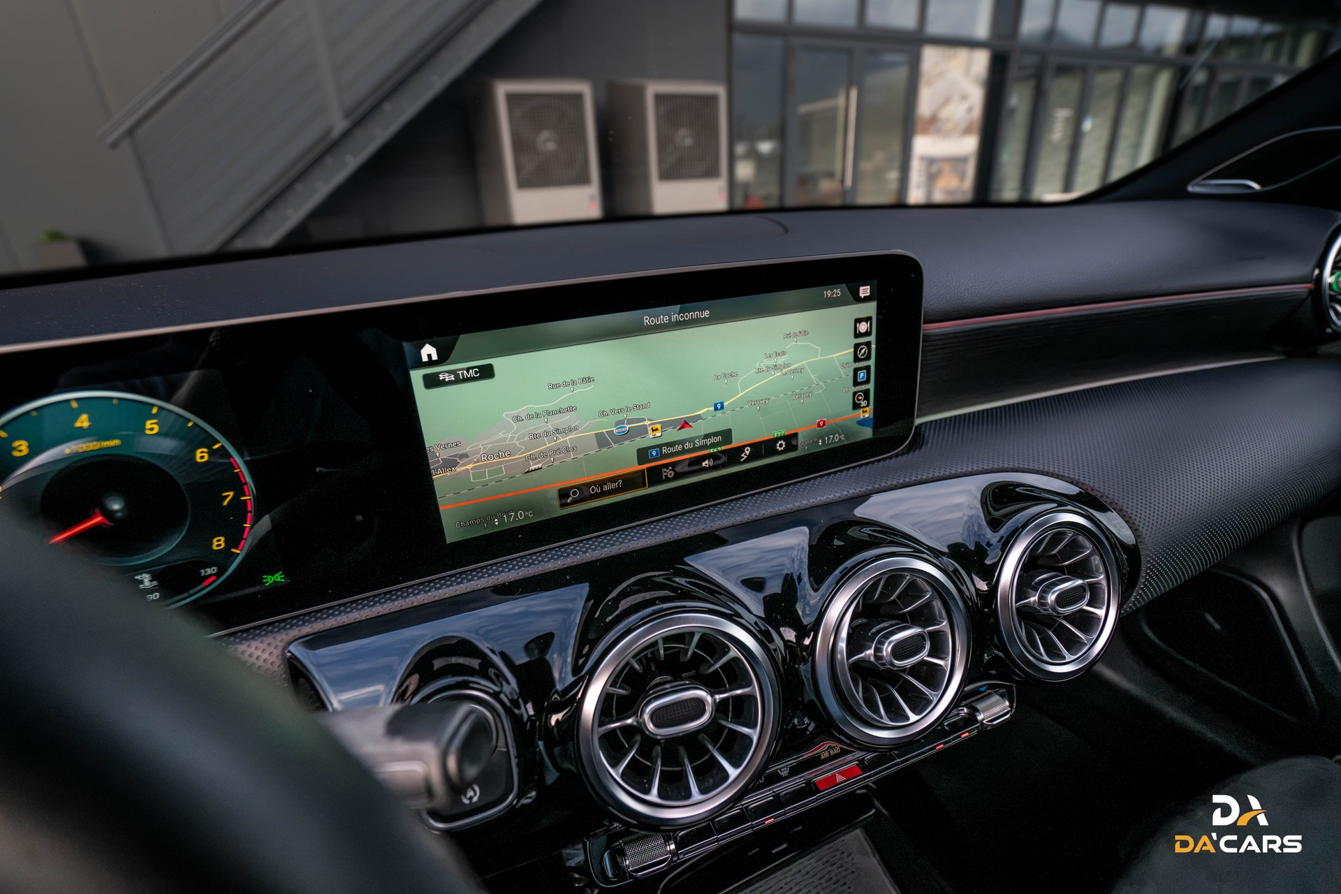 MERCEDES-BENZ A 250 AMG Line 7G-DCT-image-14