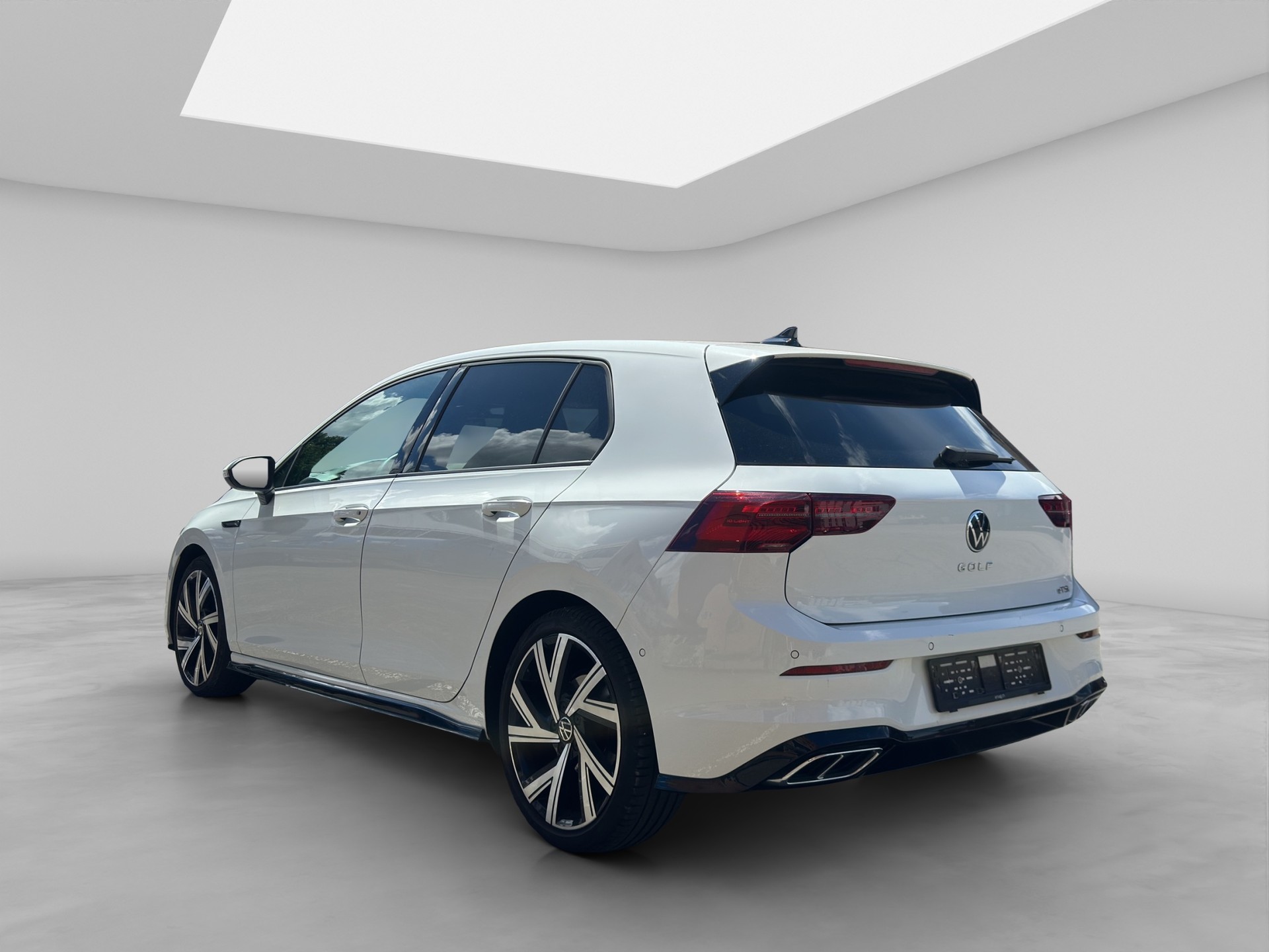 VW Golf 1.5 eTSI mHEV ACT R-Line DSG-image-3