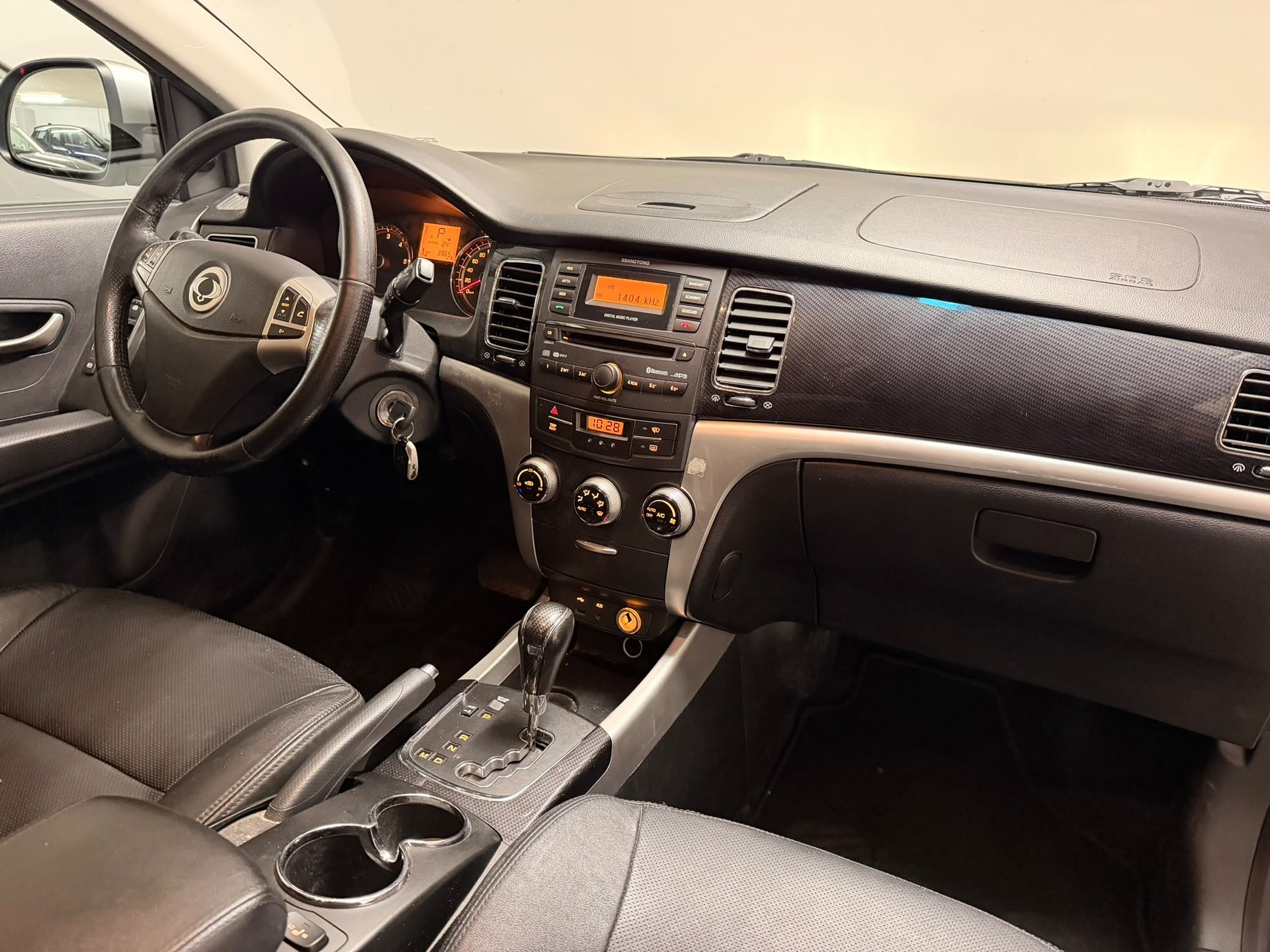 KGM-SsangYong Korando 2.0 e-XDI Sapphire 4WD Automatic-image-13
