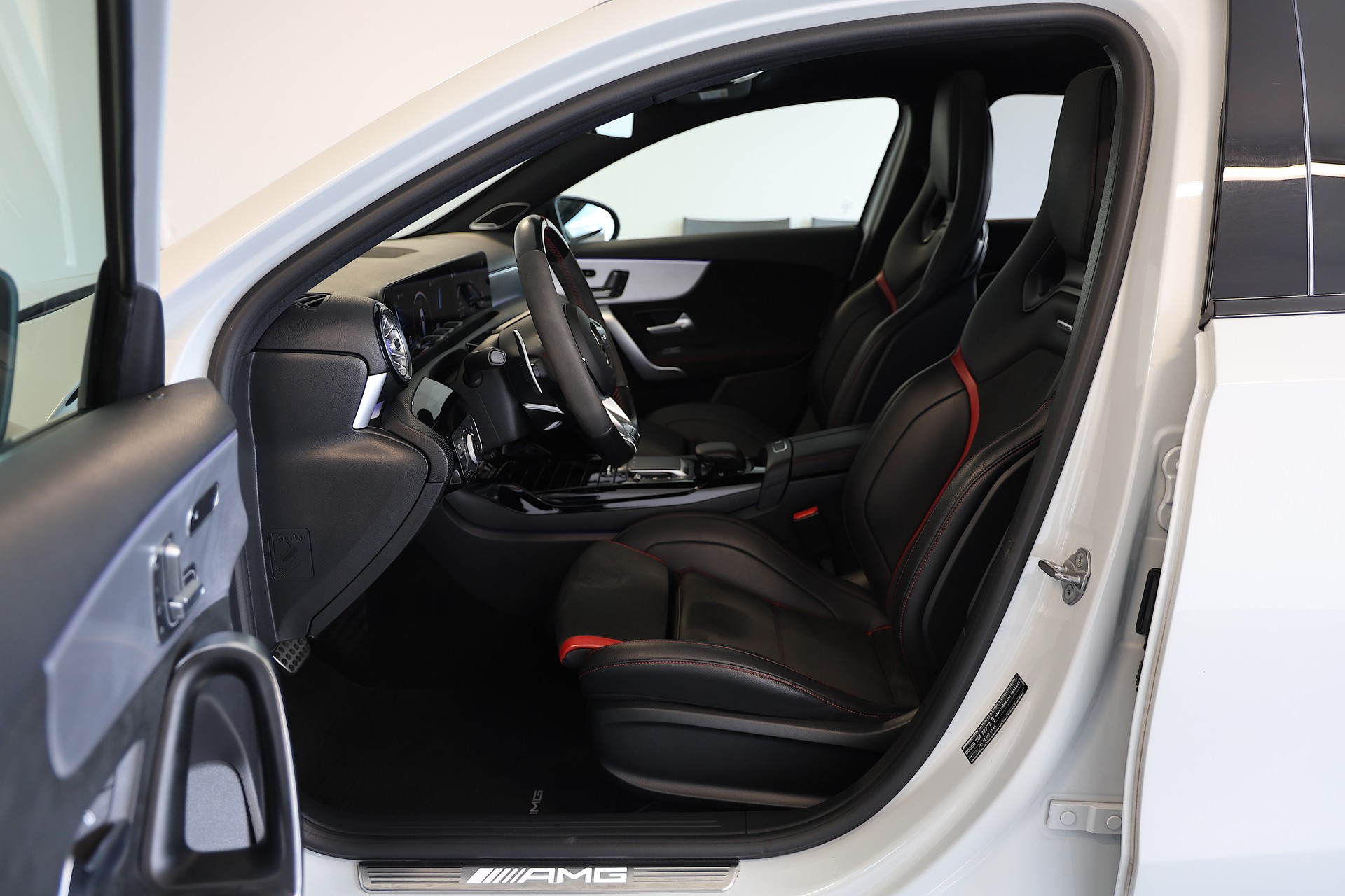 MERCEDES-BENZ A 45 S AMG 4matic+ *Aero Paket*-image-6