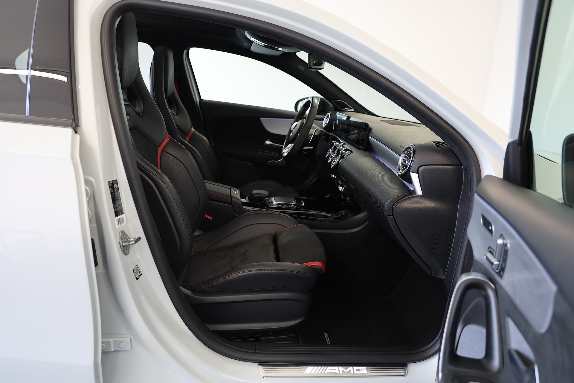 MERCEDES-BENZ A 45 S AMG 4matic+ *Aero Paket*-image-11