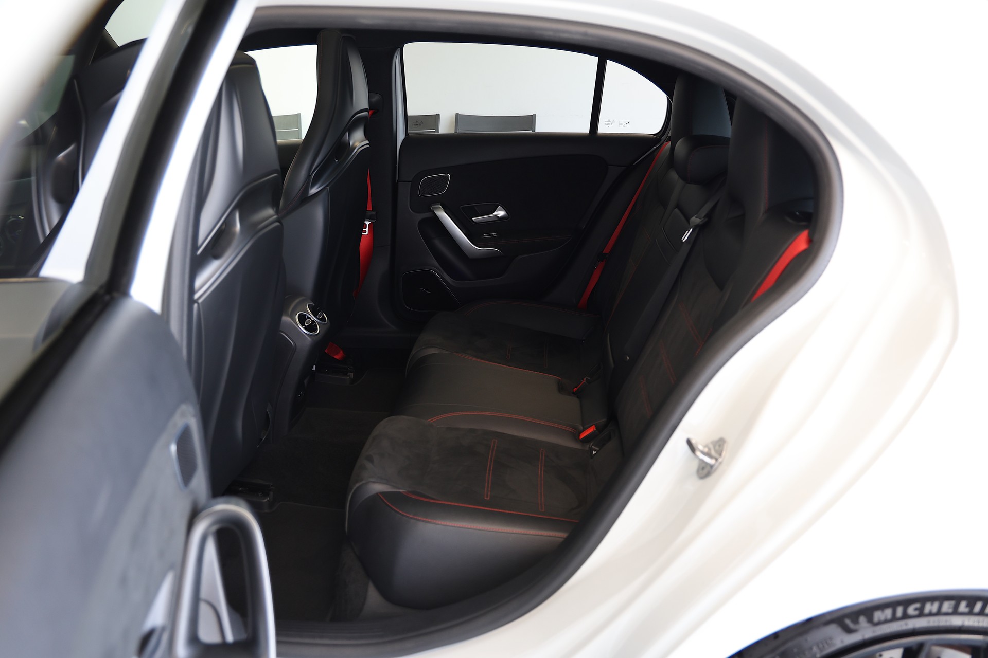MERCEDES-BENZ A 45 S AMG 4matic+ *Aero Paket*-image-14