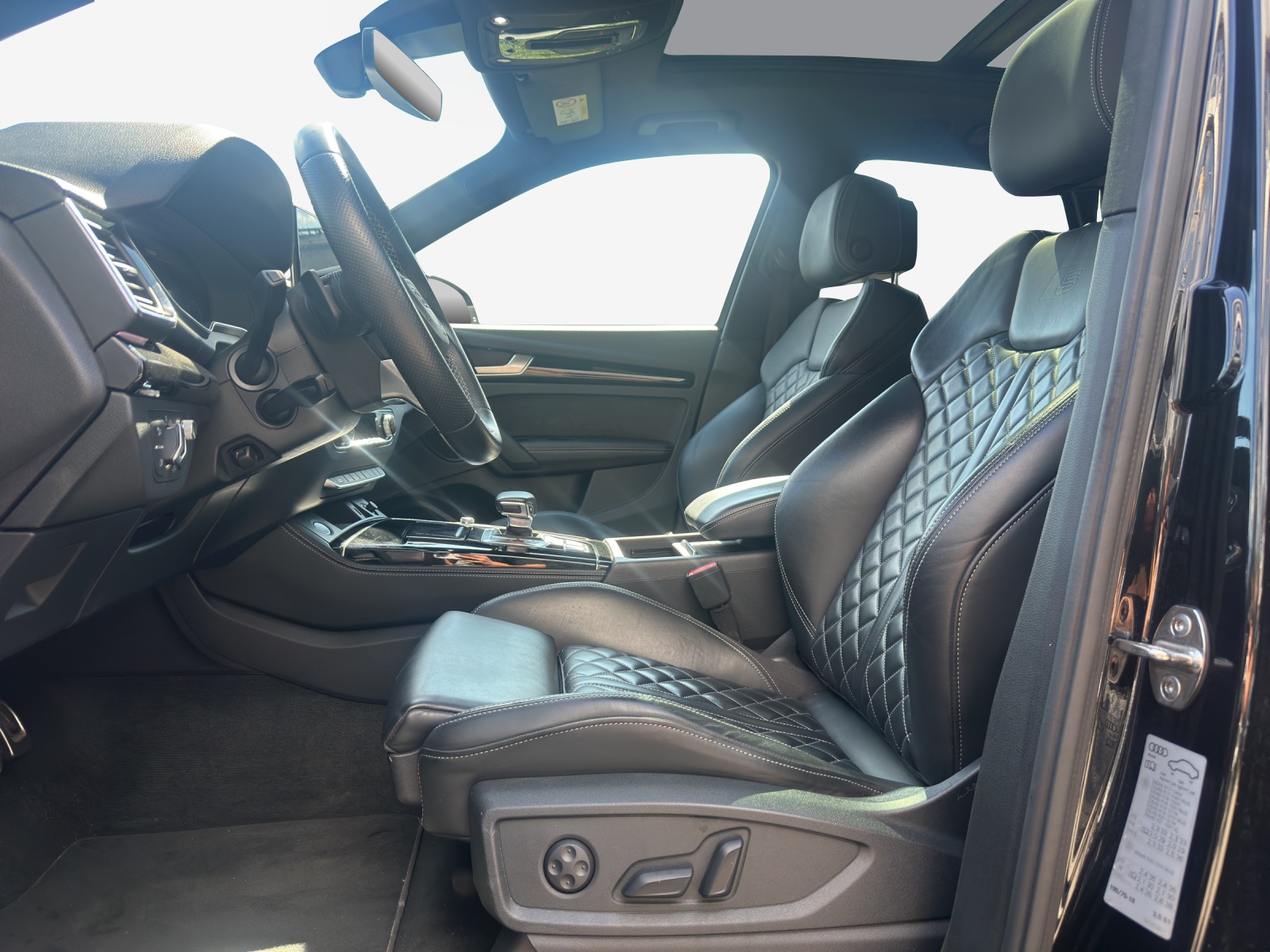 AUDI Q5 45 TFSI Black Edition quattro S-tronic-image-7