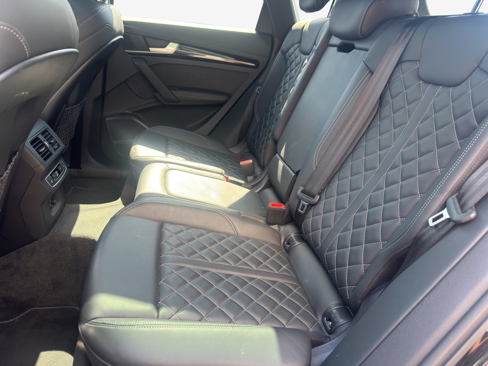 AUDI Q5 45 TFSI Black Edition quattro S-tronic-image-11