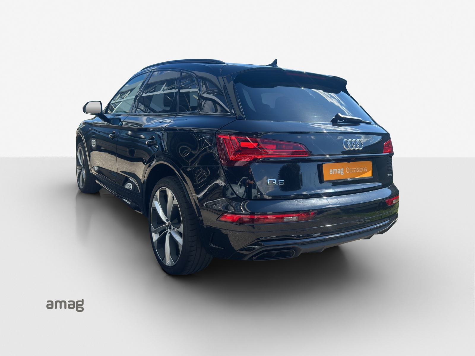AUDI Q5 45 TFSI Black Edition quattro S-tronic-image-2