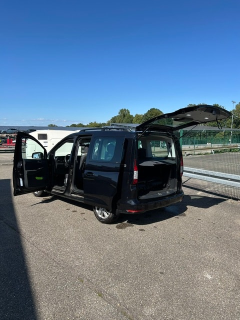 VW Caddy 2.0 TDI Life DSG-image-2