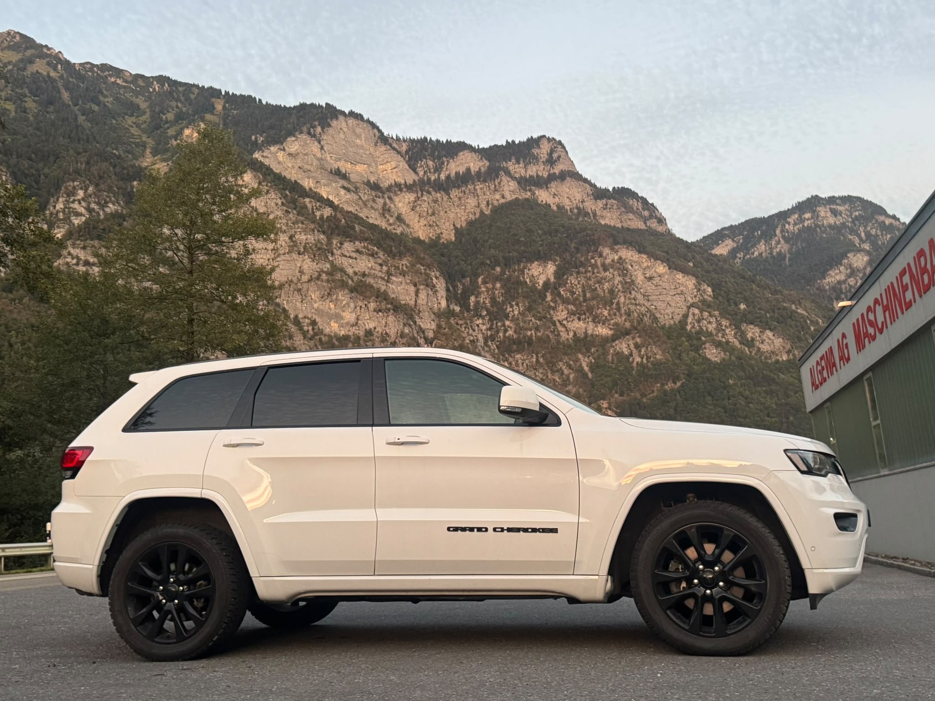 JEEP Grand Cherokee 3.0 CRD Limited Automatic-image-3