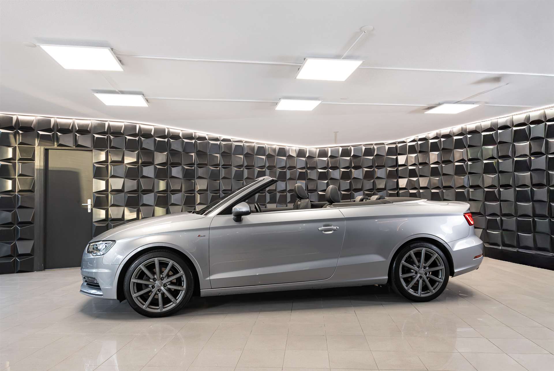 AUDI A3 Cabriolet 1.4 TFSI S-Line S-tronic-image-2