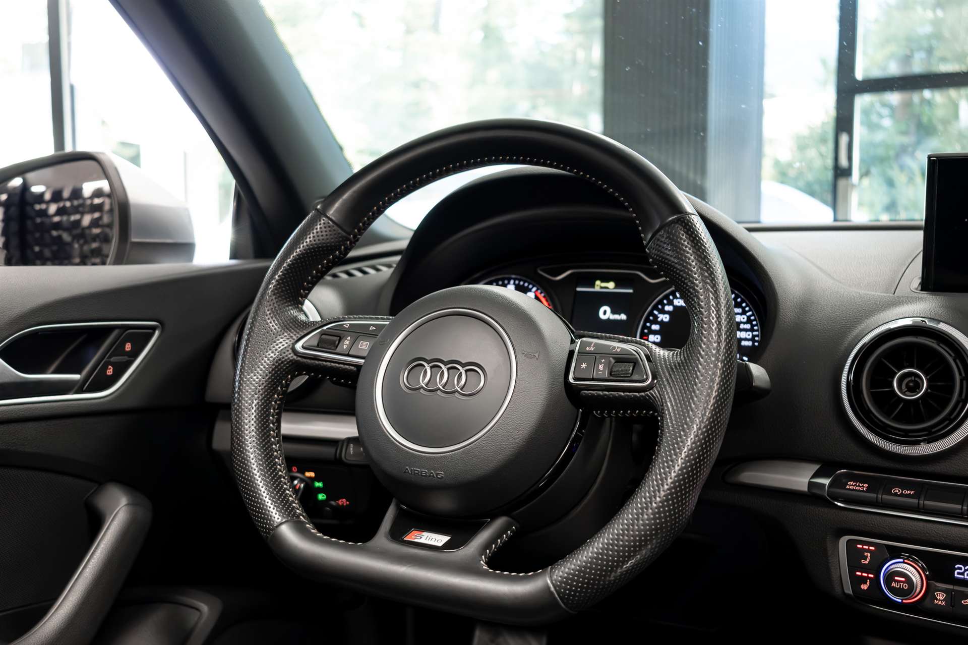 AUDI A3 Cabriolet 1.4 TFSI S-Line S-tronic-image-10