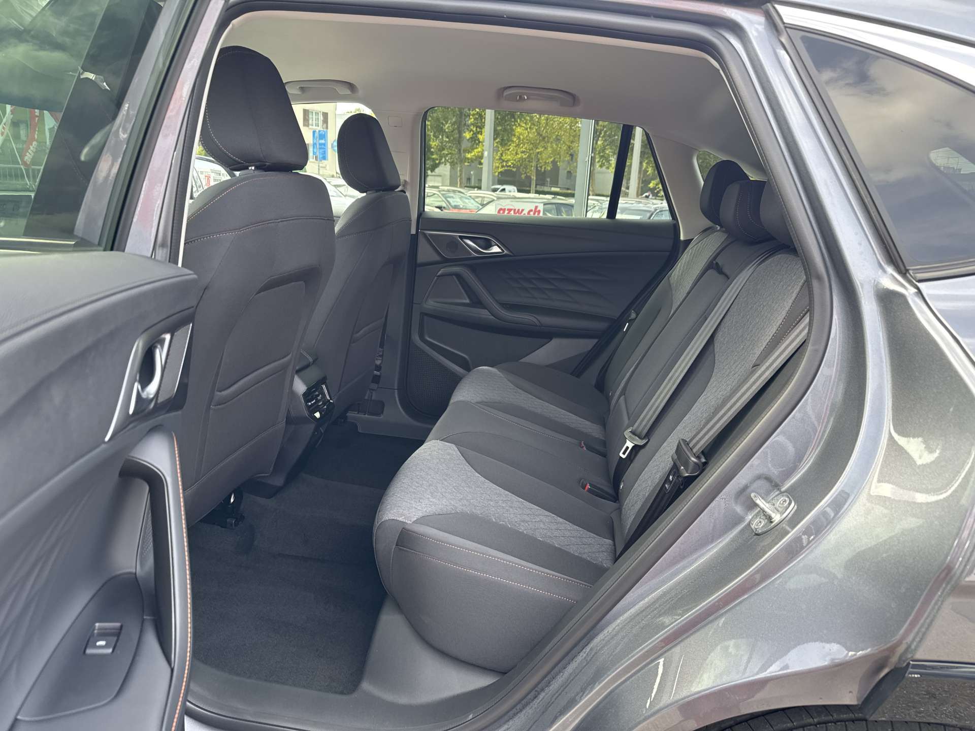 MG HS 1.5 T PHEV Comfort 272PS Automat-image-6